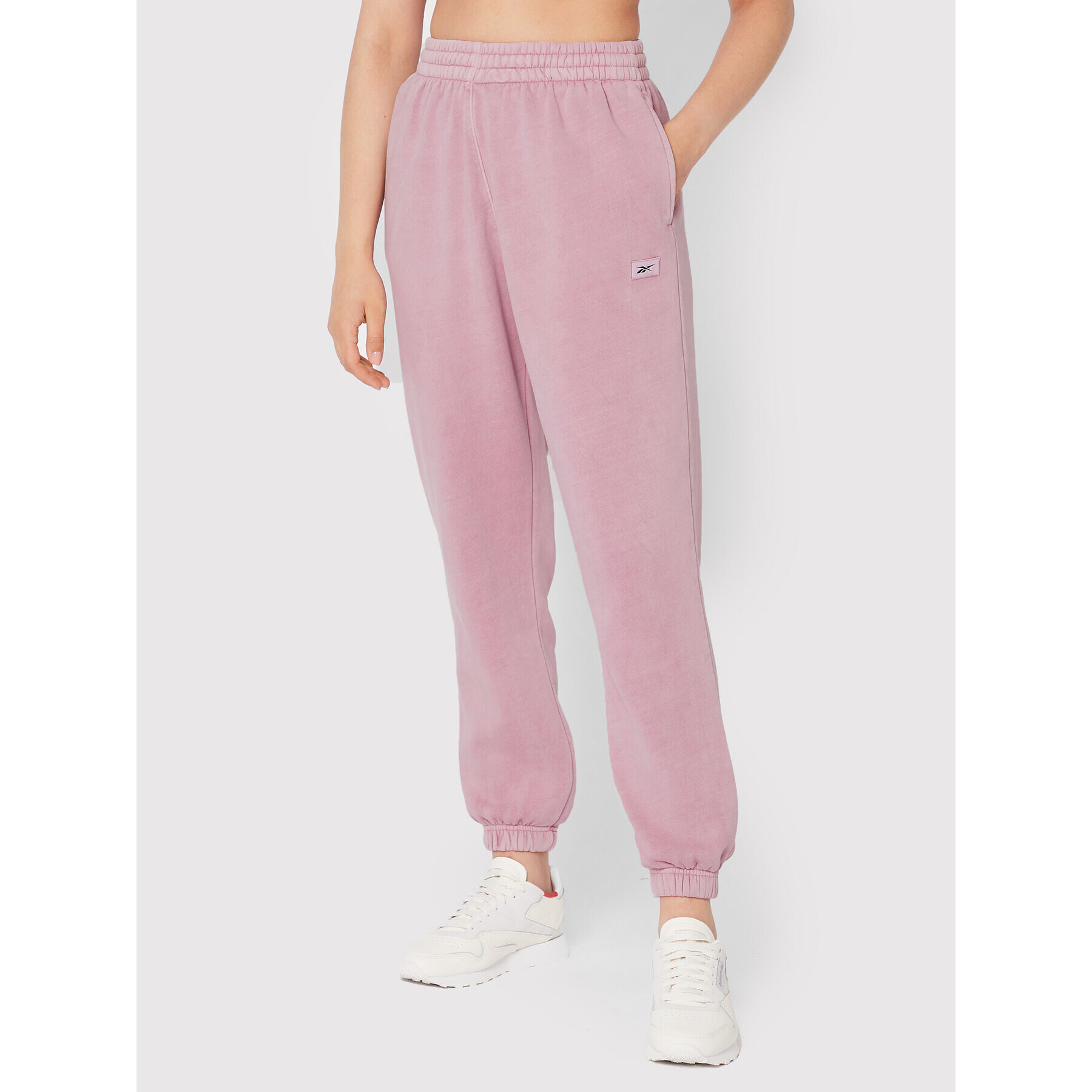 Reebok Долнище анцуг Classics Natural Dye HK4953 Розов Relaxed Fit - Pepit.bg