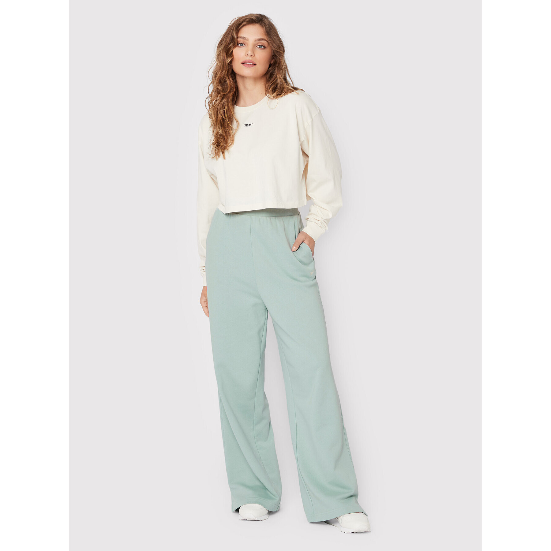 Reebok Долнище анцуг Classics Wide HH7378 Зелен Relaxed Fit - Pepit.bg
