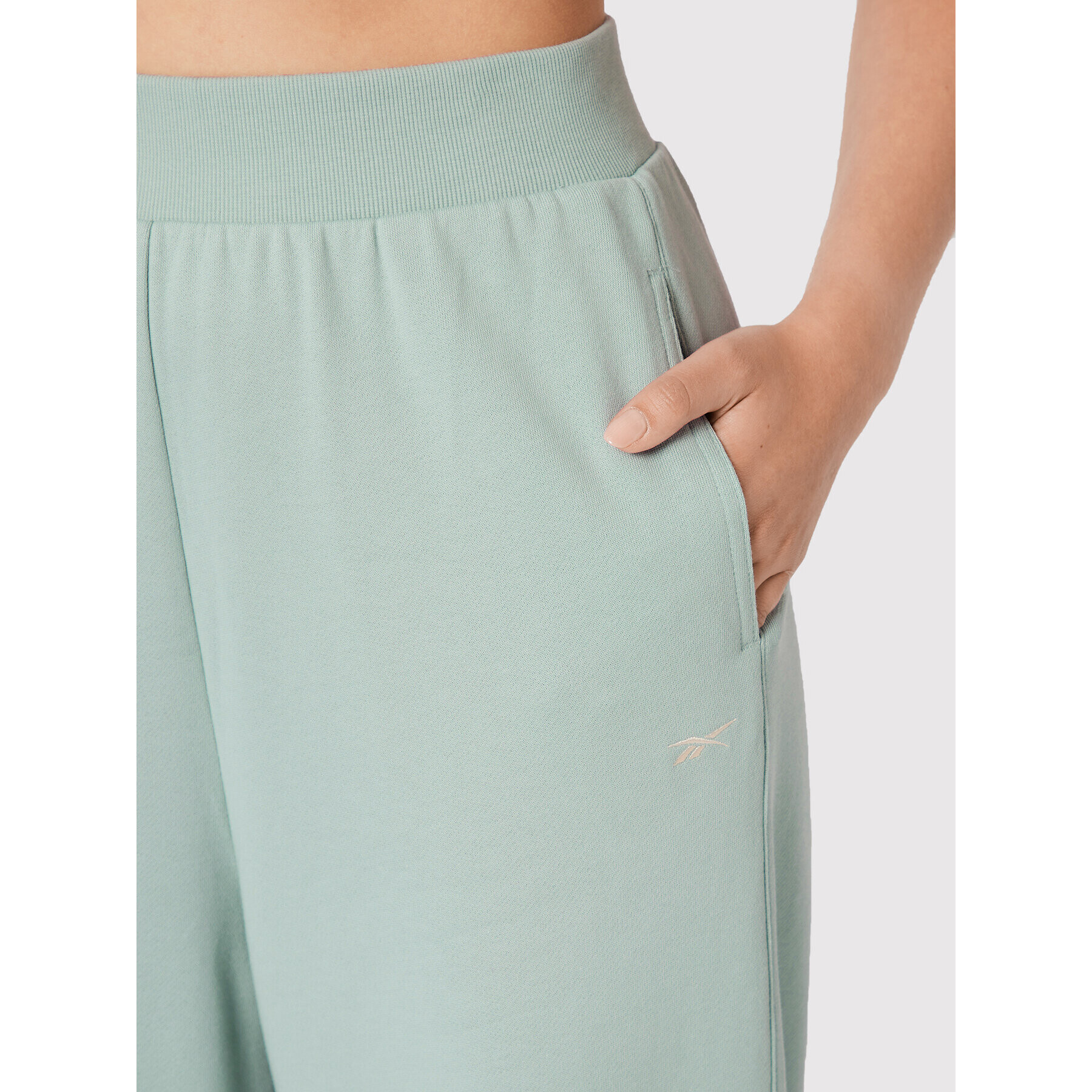 Reebok Долнище анцуг Classics Wide HH7378 Зелен Relaxed Fit - Pepit.bg