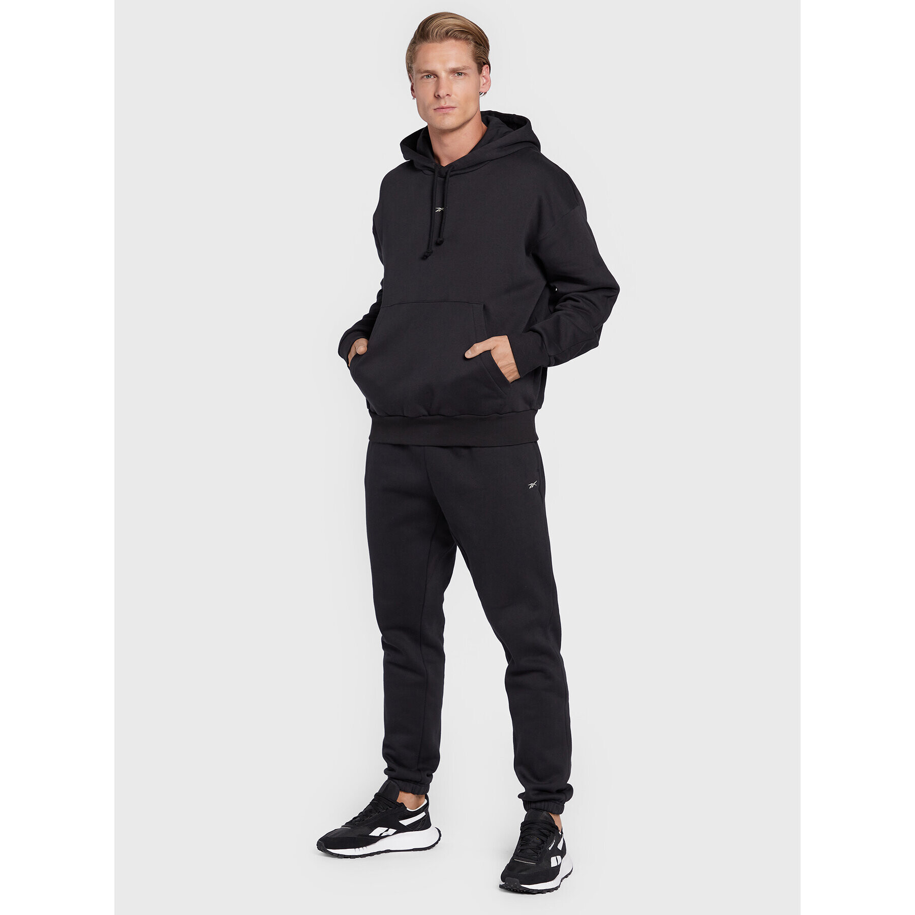 Reebok Долнище анцуг Wardrobe Essentials HM3118 Черен Loose Fit - Pepit.bg