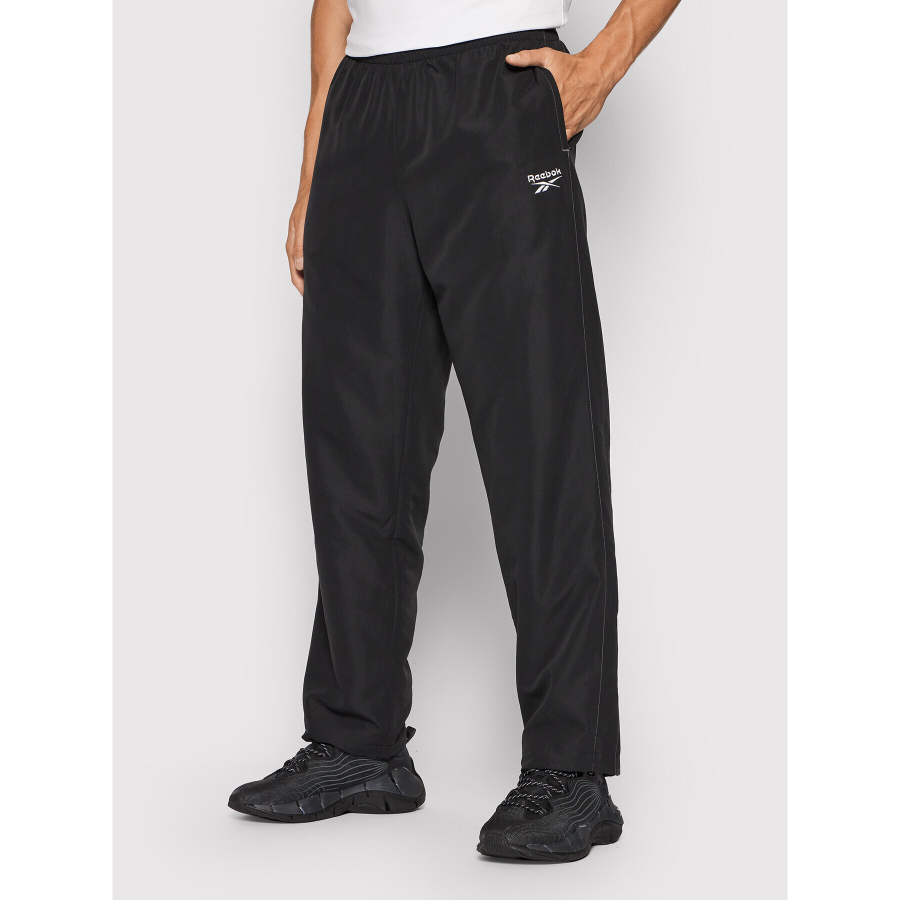Reebok Долнище анцуг Classics Back Vector GV3488 Черен Regular Fit - Pepit.bg