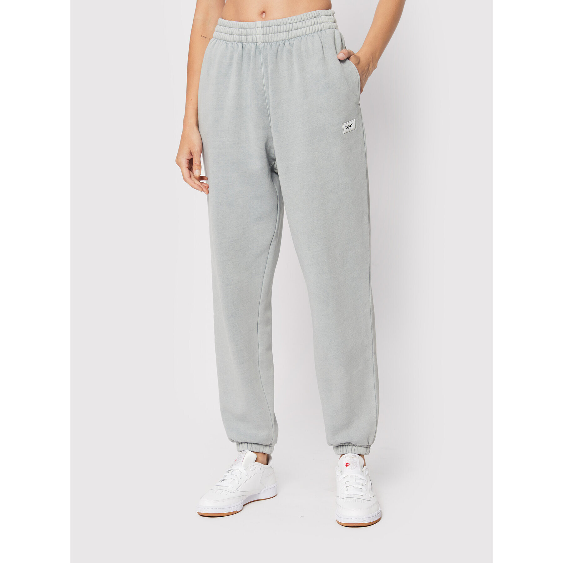 Reebok Долнище анцуг Classics Natural Dye HH9719 Сив Relaxed Fit - Pepit.bg