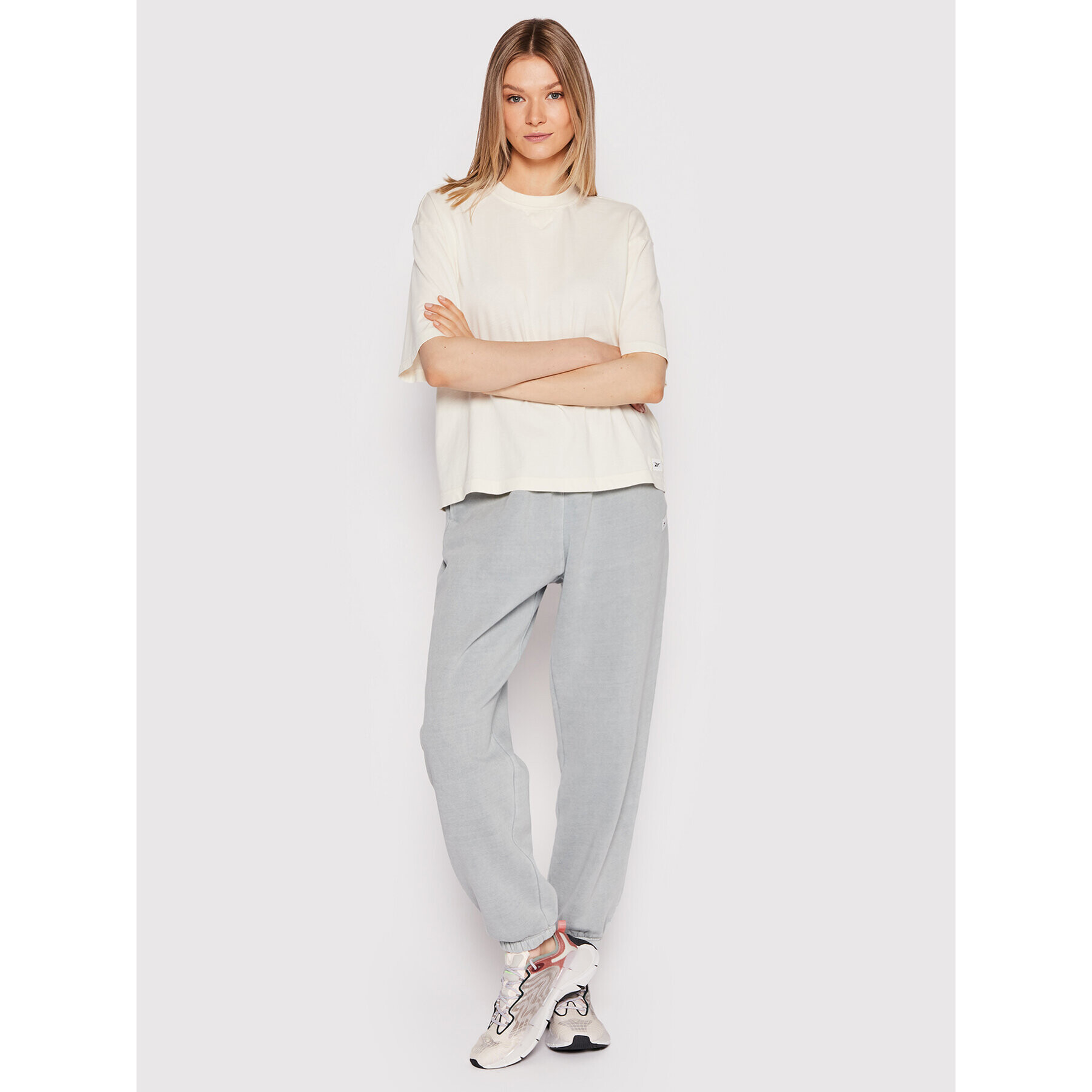 Reebok Долнище анцуг Classics Natural Dye HH9719 Сив Relaxed Fit - Pepit.bg