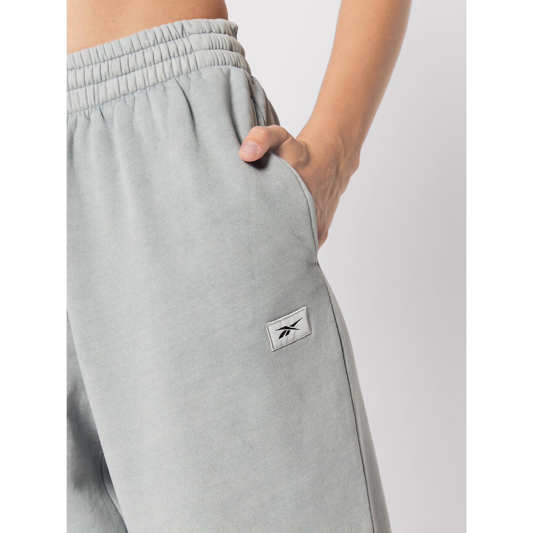 Reebok Долнище анцуг Classics Natural Dye HH9719 Сив Relaxed Fit - Pepit.bg