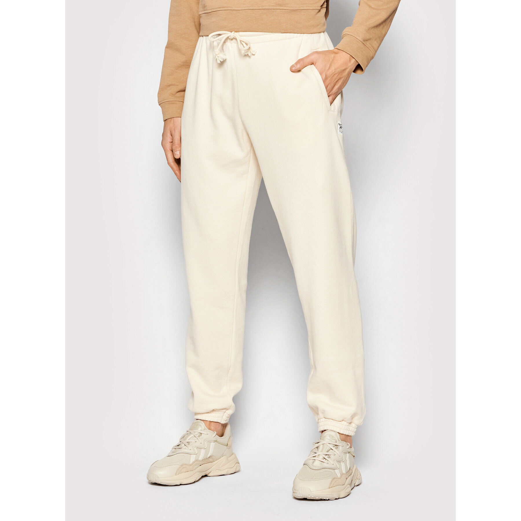 Reebok Classic Долнище анцуг Natural Dye H54448 Бежов Relaxed Fit - Pepit.bg