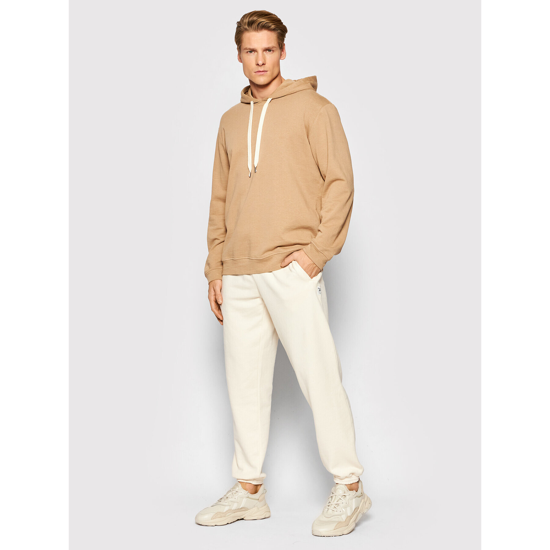 Reebok Classic Долнище анцуг Natural Dye H54448 Бежов Relaxed Fit - Pepit.bg