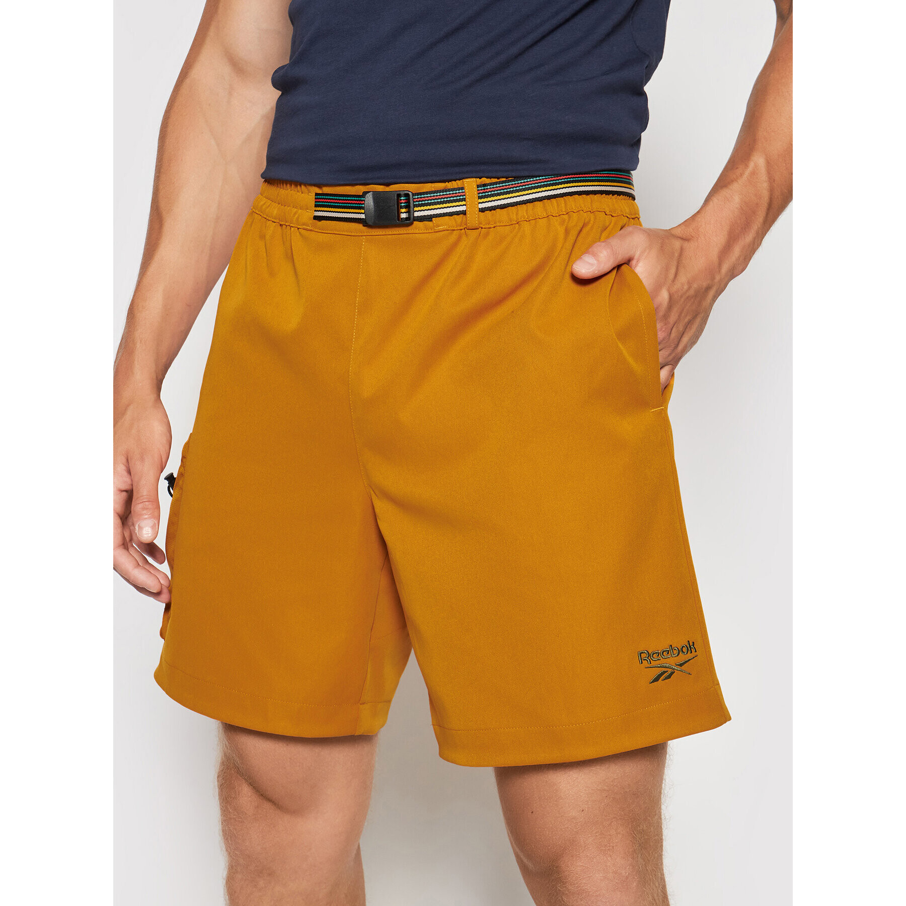 Reebok Шорти от плат Classics Camping GS4189 Оранжев Regular Fit - Pepit.bg