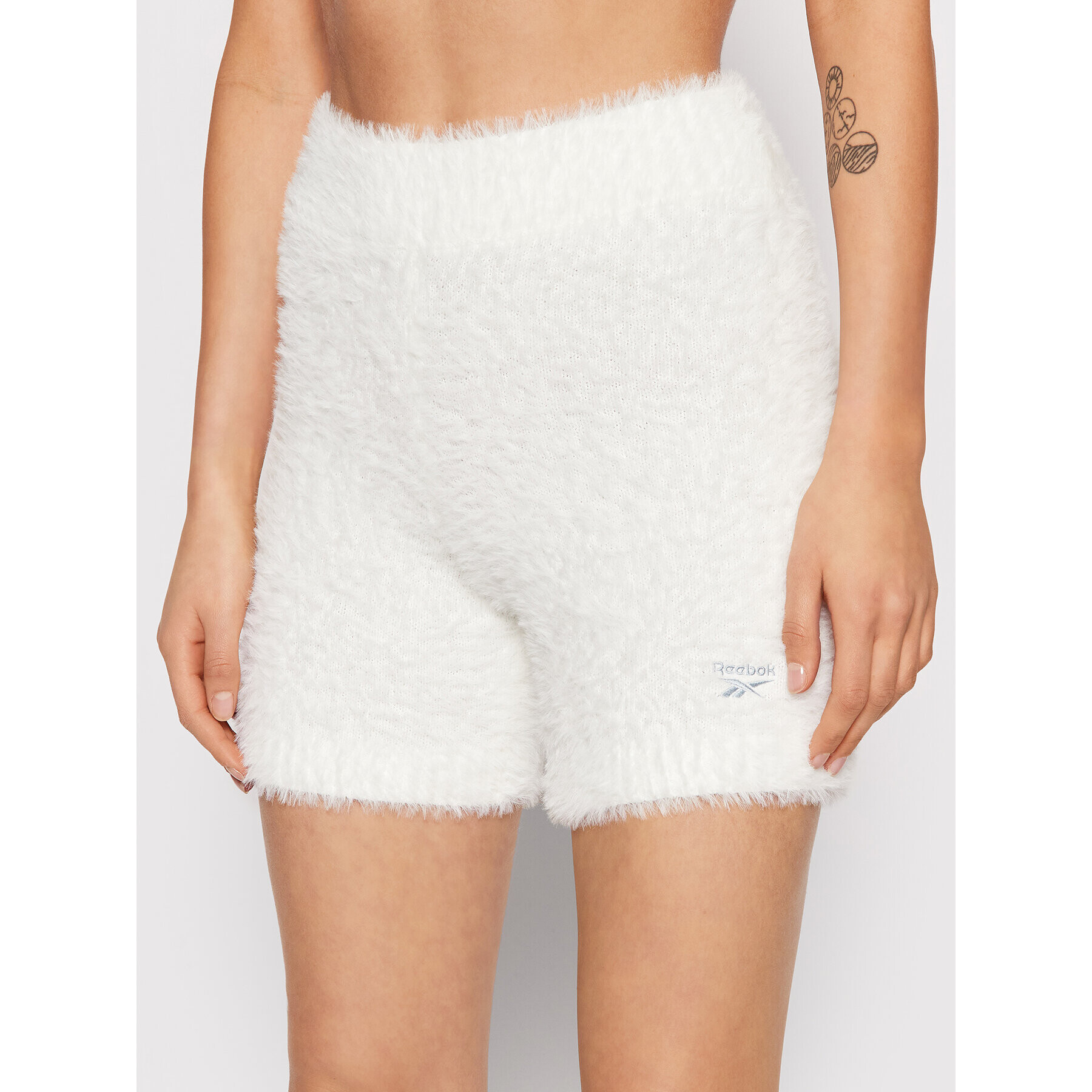 Reebok Classic Шорти от плат Wide Cozy H58687 Бял Slim Fit - Pepit.bg