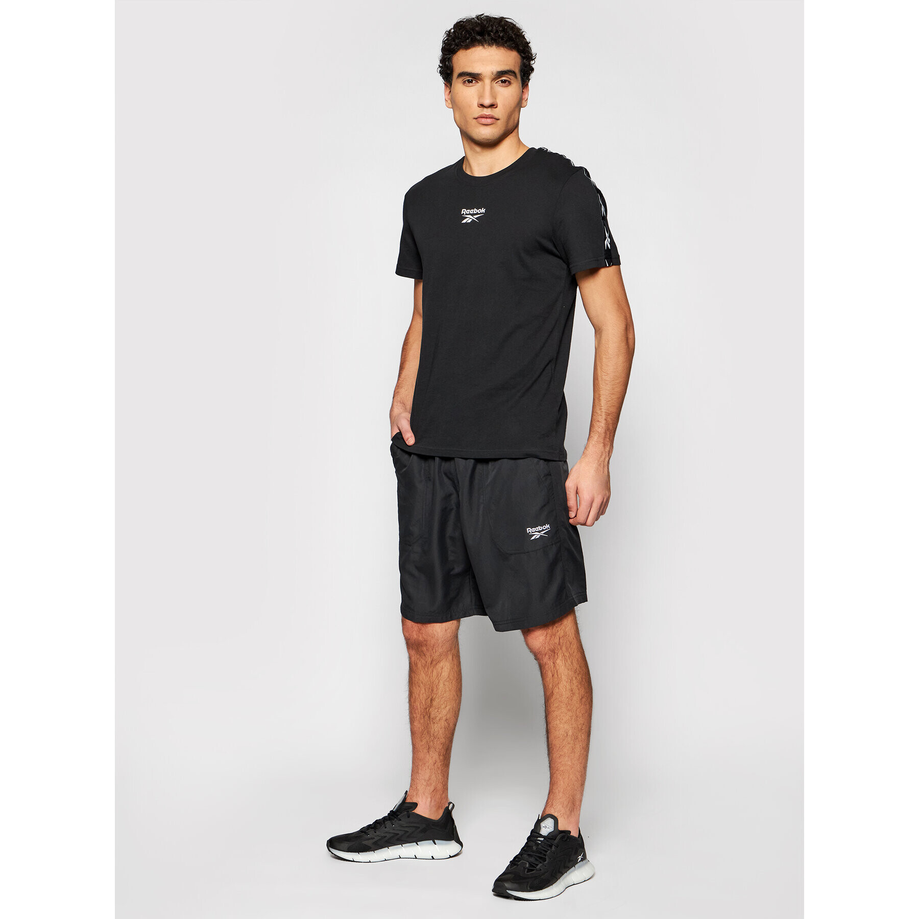 Reebok Classic Спортни шорти Classics GJ5899 Черен Regular Fit - Pepit.bg