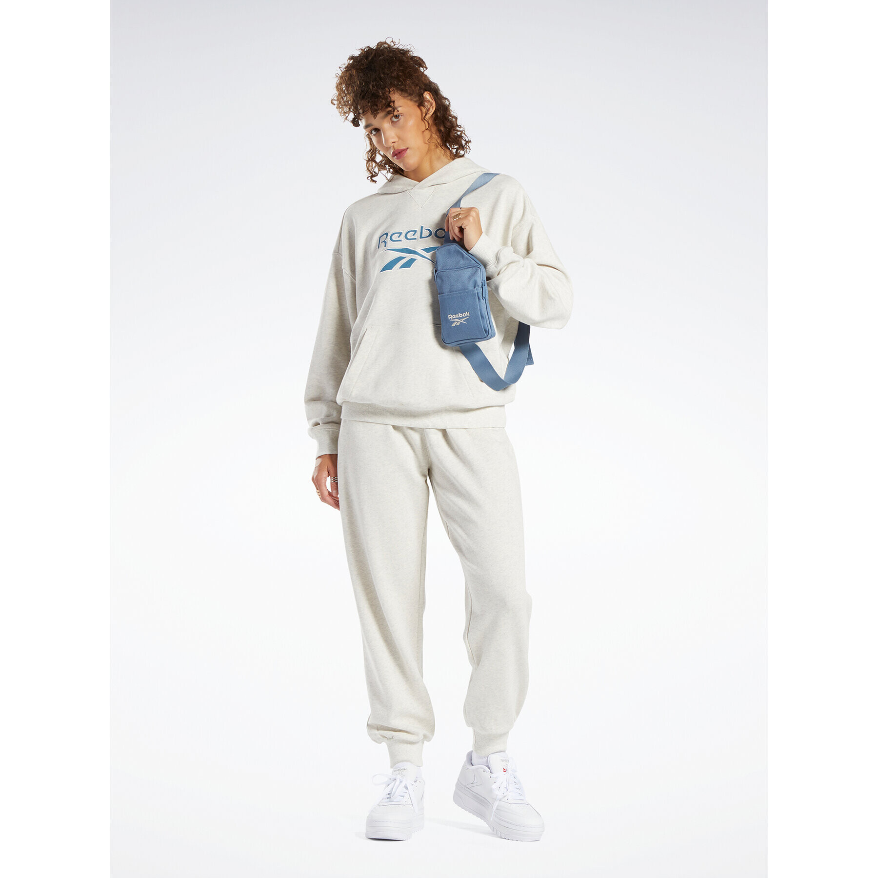 Reebok Суитшърт Archive Classics Big Logo Fleece IC8095 Сив Oversize - Pepit.bg
