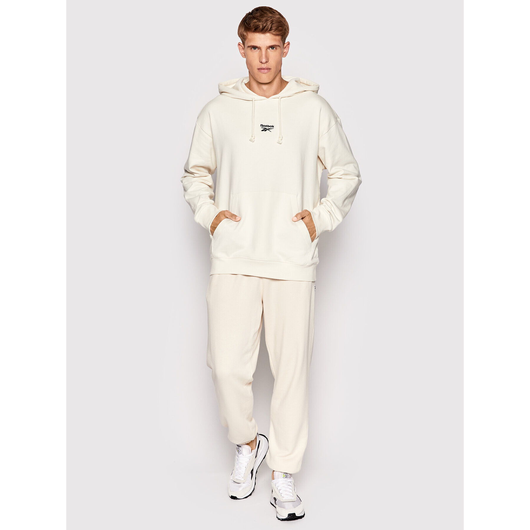 Reebok Суитшърт Classics Small Vector HG1595 Бежов Oversize - Pepit.bg