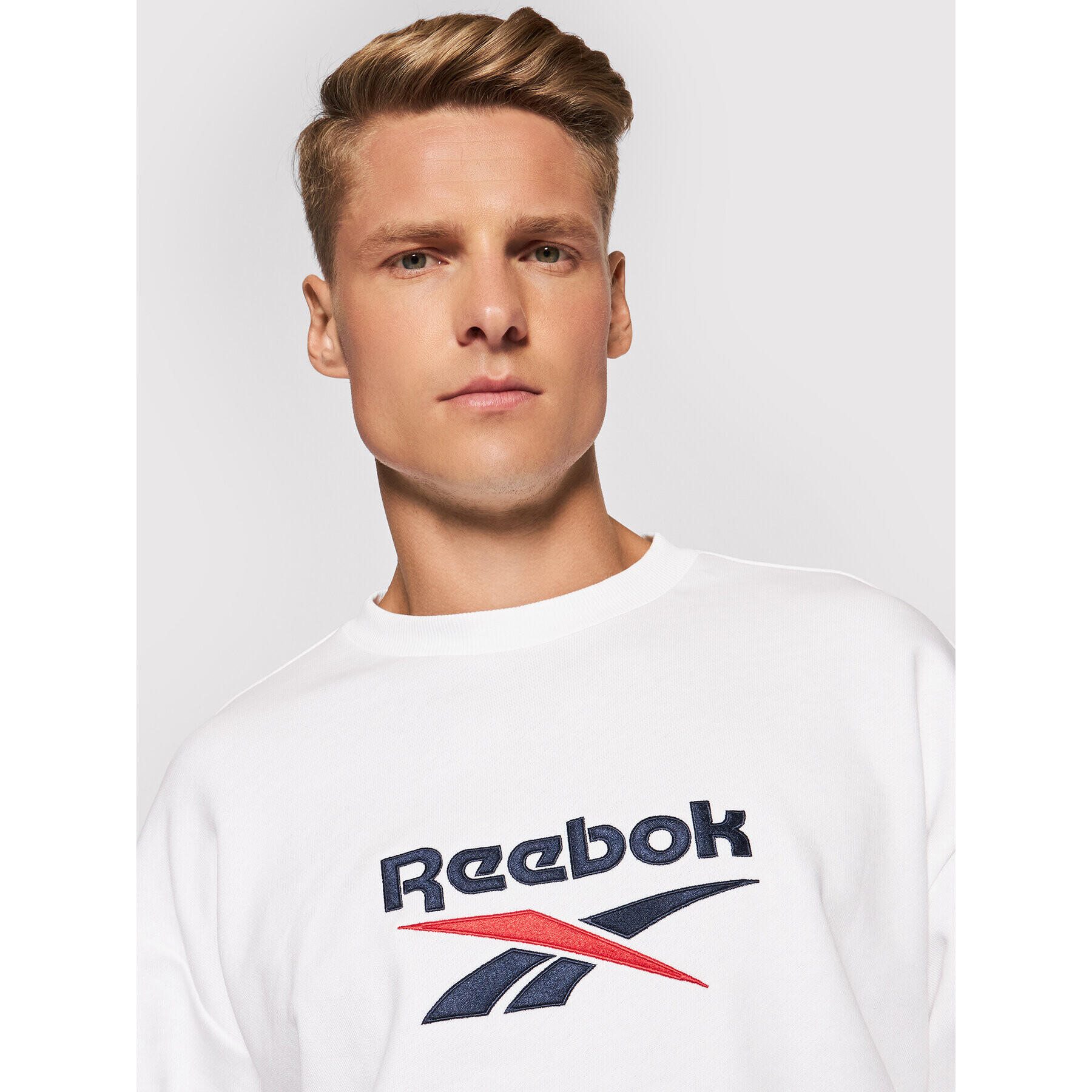 Reebok Суитшърт Classics Vector GS9130 Бял Oversize - Pepit.bg