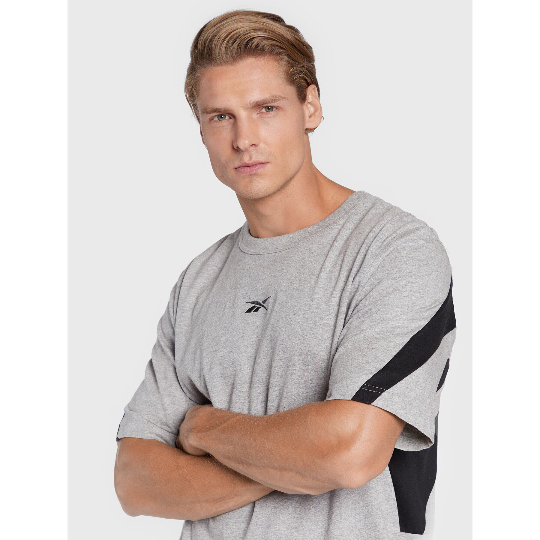 Reebok Тишърт Brand Proud HS6845 Сив Loose Fit - Pepit.bg