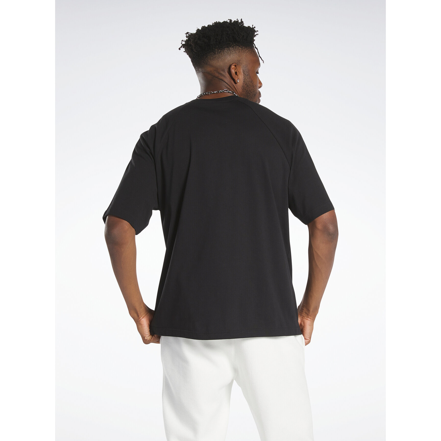 Reebok Тишърт Classics Wardrobe Essentials T-Shirt HS7162 Черен Oversize - Pepit.bg