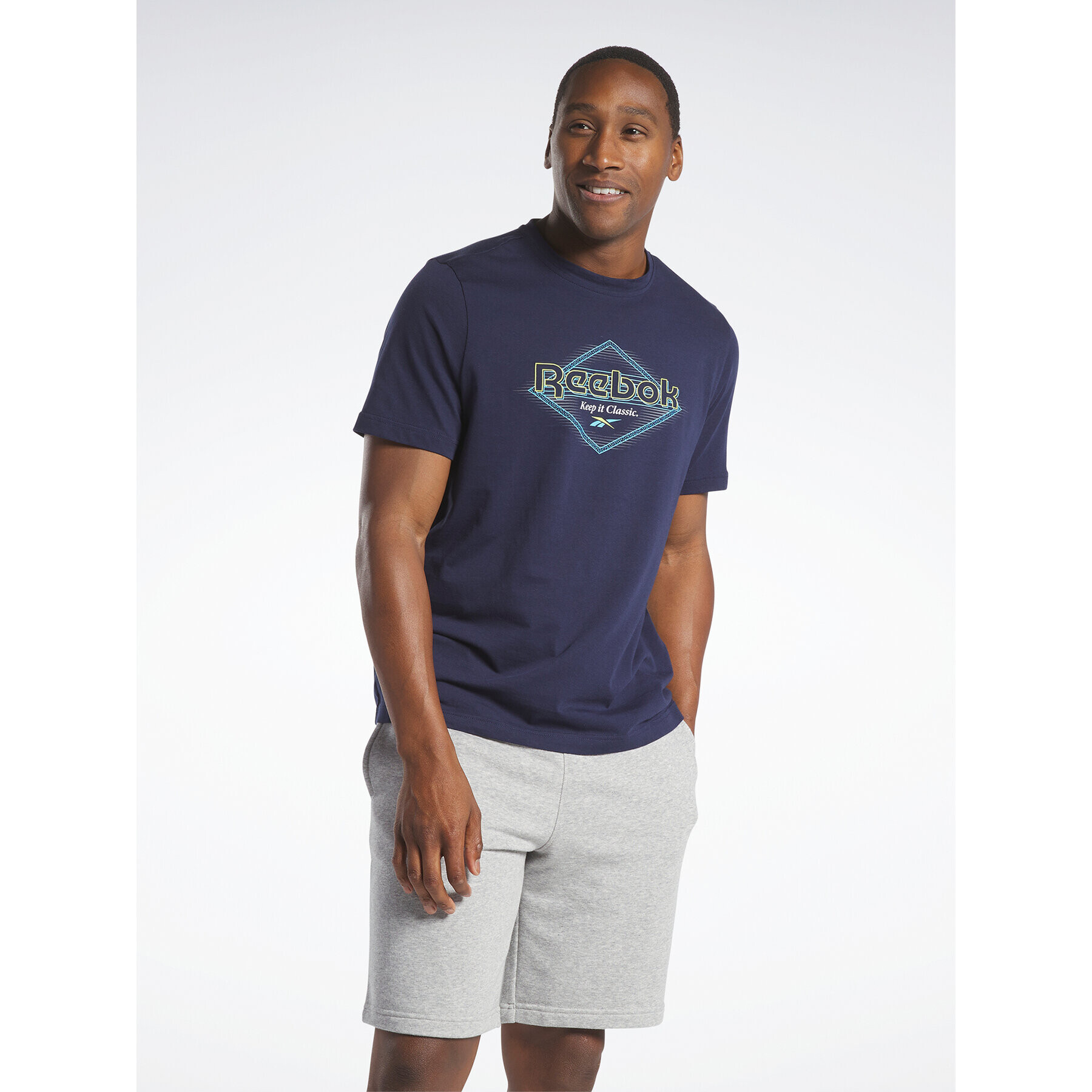 Reebok Тишърт Graphic Series HS4886 Тъмносин Regular Fit - Pepit.bg