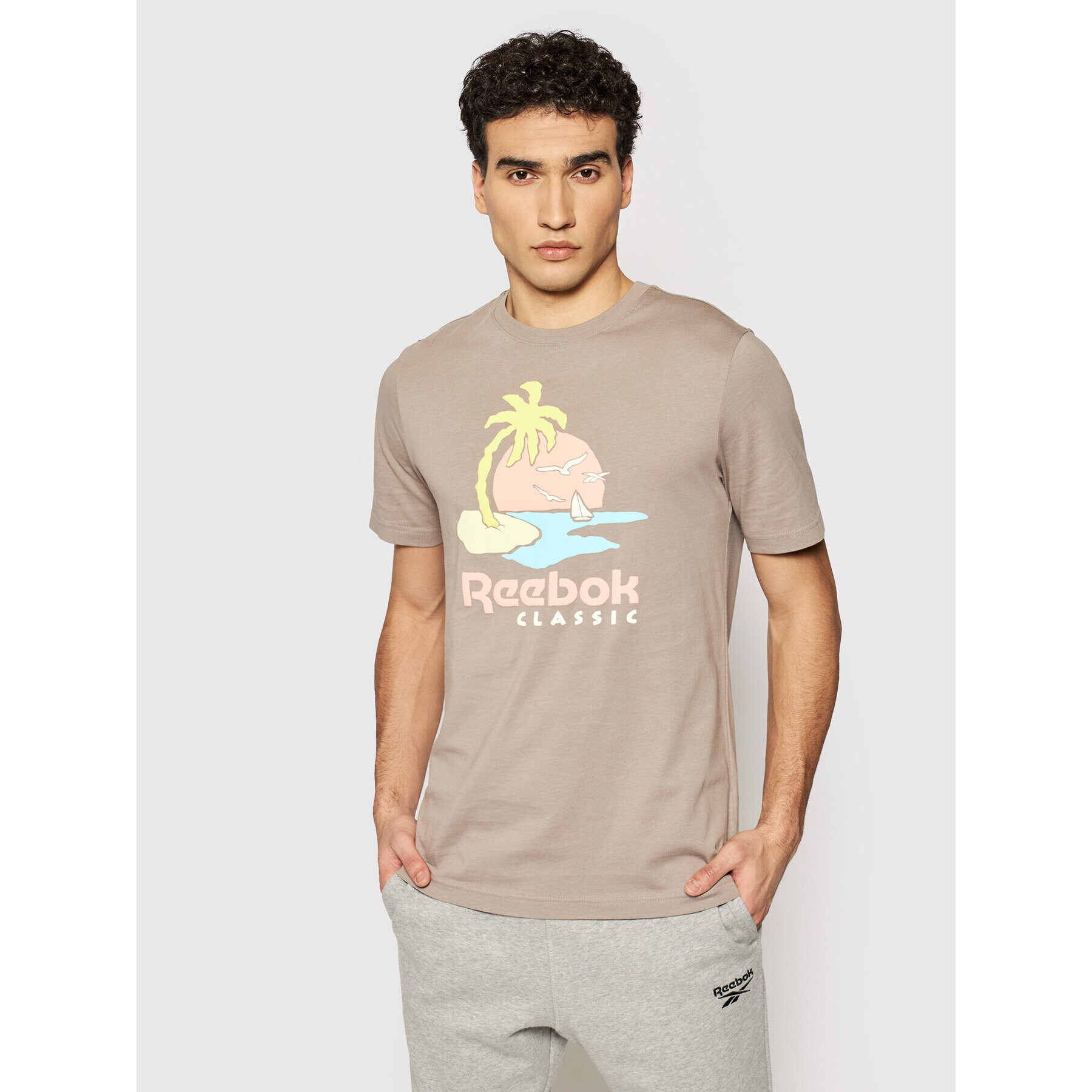 Reebok Тишърт Unisex Classics Graphic GN3672 Бежов Regular Fit - Pepit.bg