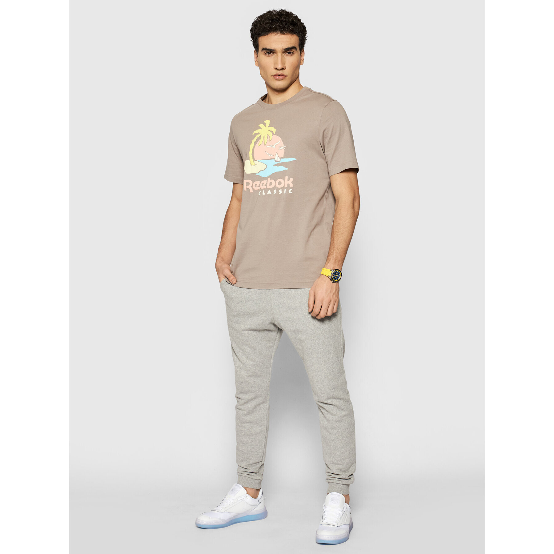 Reebok Тишърт Unisex Classics Graphic GN3672 Бежов Regular Fit - Pepit.bg