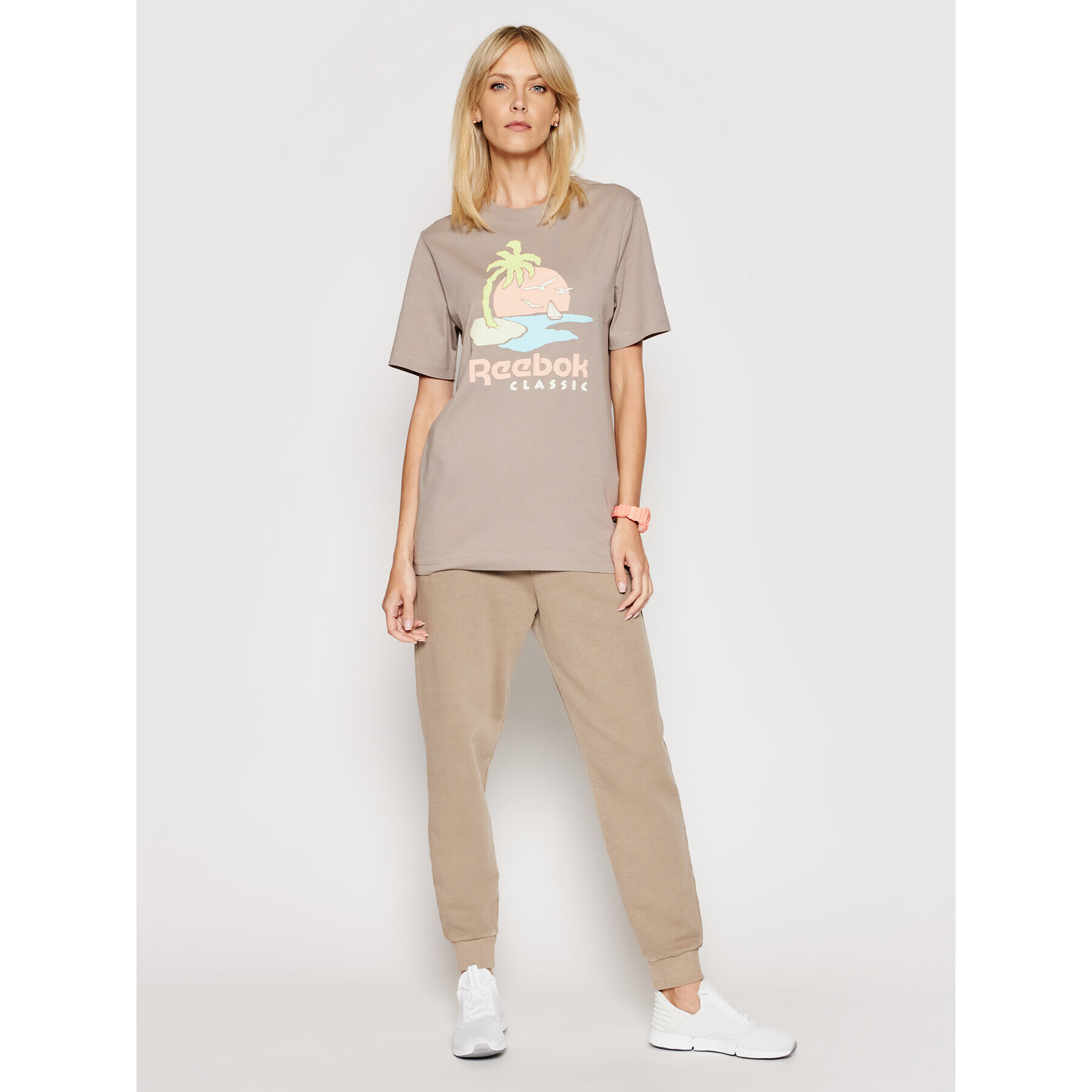 Reebok Тишърт Unisex Classics Graphic GN3672 Бежов Regular Fit - Pepit.bg