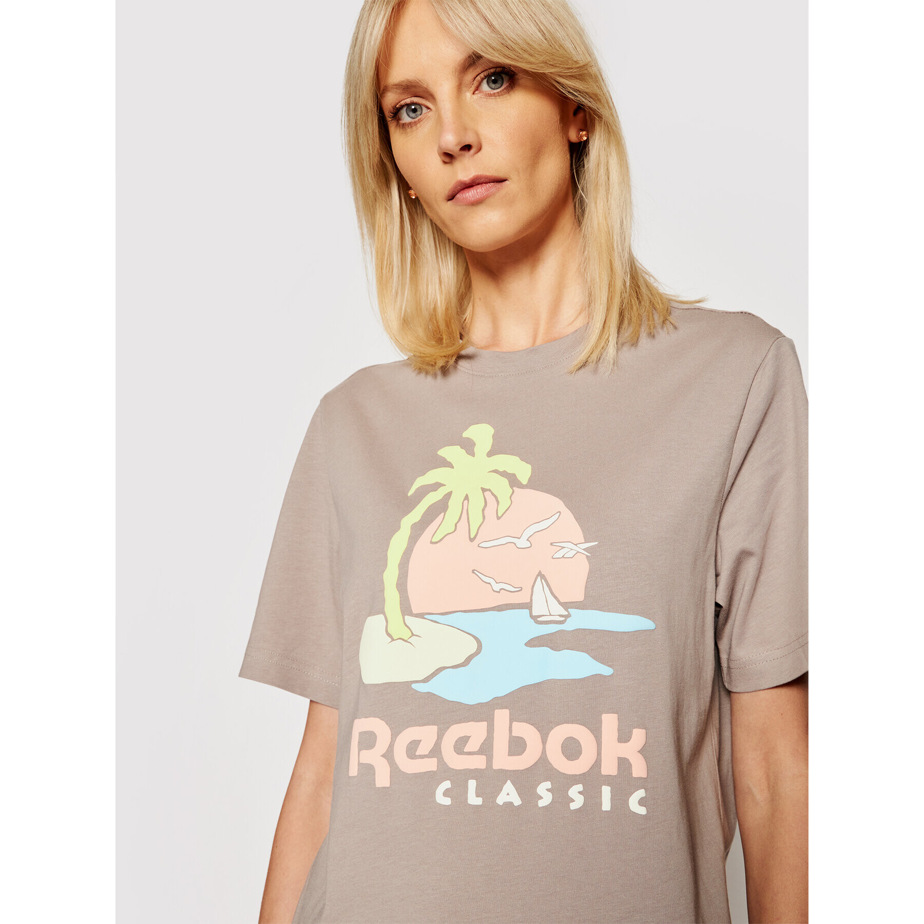 Reebok Тишърт Unisex Classics Graphic GN3672 Бежов Regular Fit - Pepit.bg