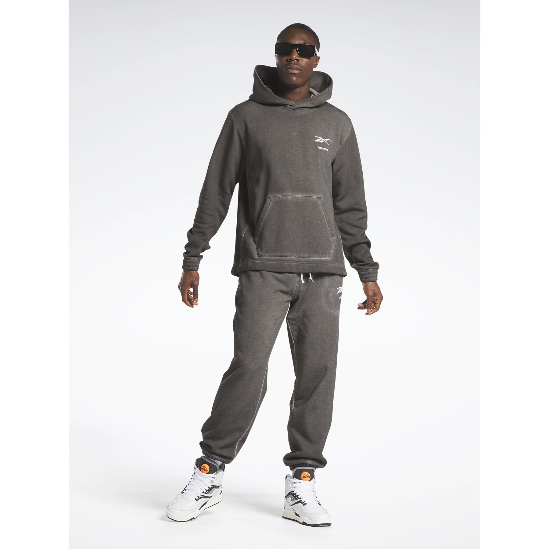 Reebok Долнище анцуг Basketball Court Top Bi-Dye Fleece Joggers IA2417 Черен Regular Fit - Pepit.bg