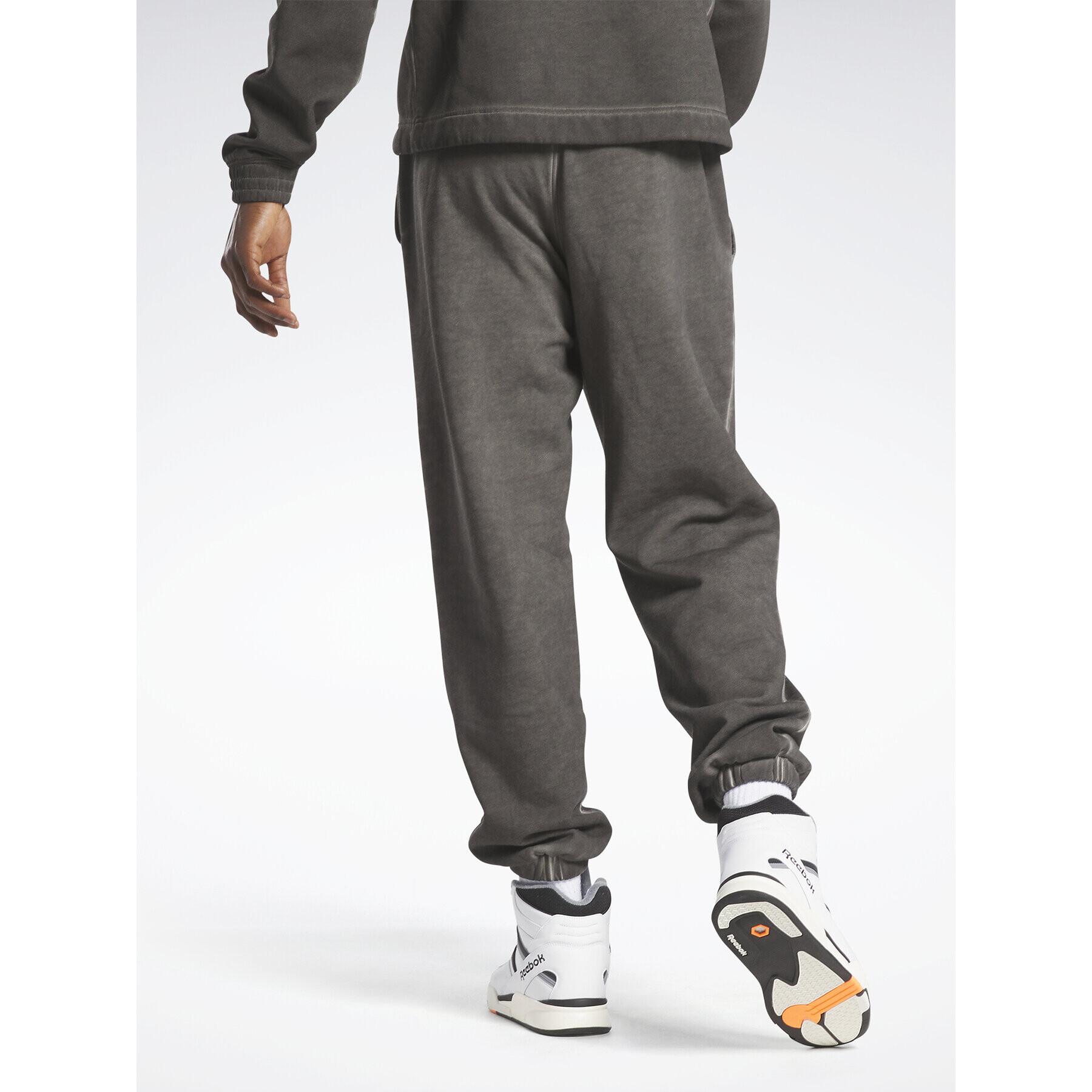 Reebok Долнище анцуг Basketball Court Top Bi-Dye Fleece Joggers IA2417 Черен Regular Fit - Pepit.bg