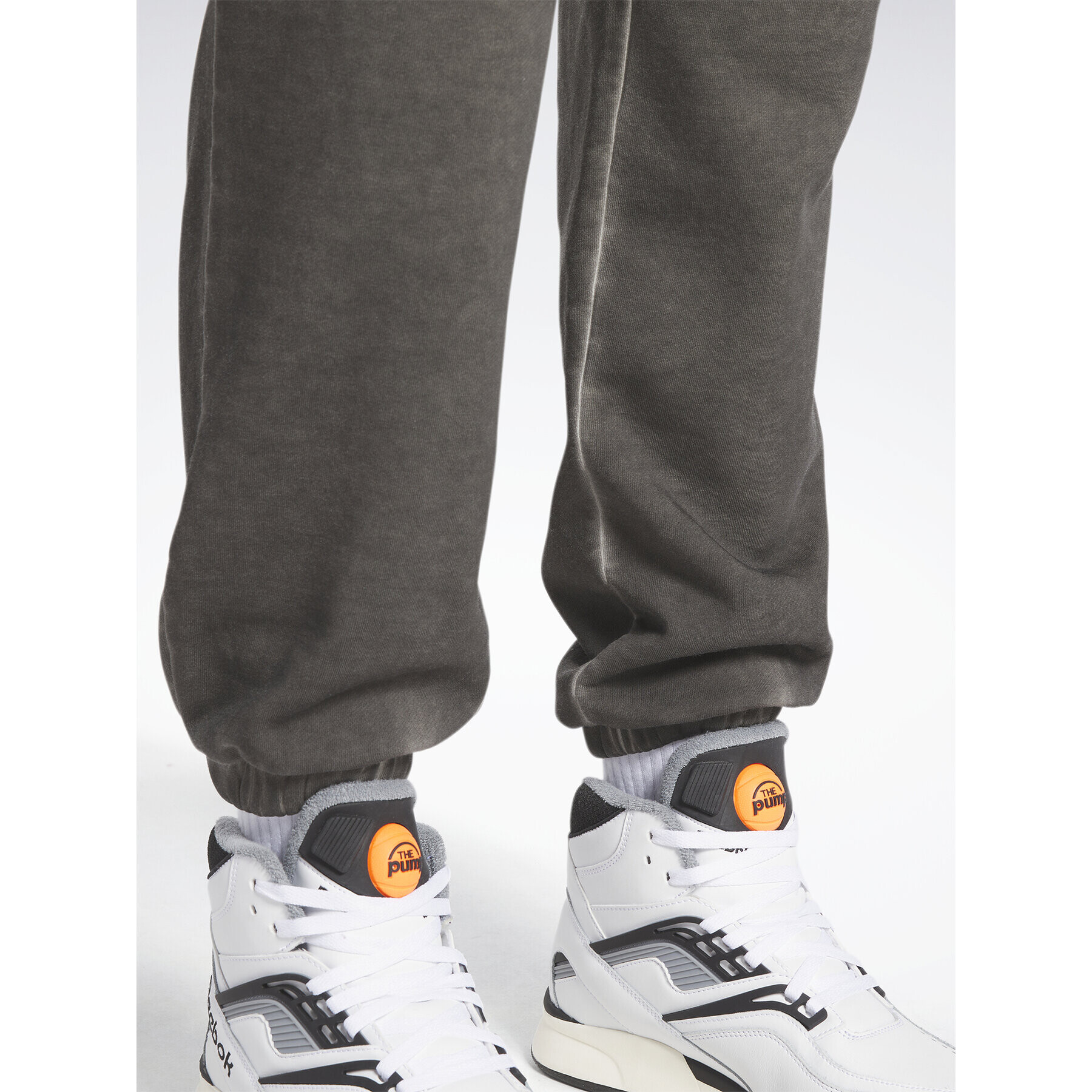 Reebok Долнище анцуг Basketball Court Top Bi-Dye Fleece Joggers IA2417 Черен Regular Fit - Pepit.bg