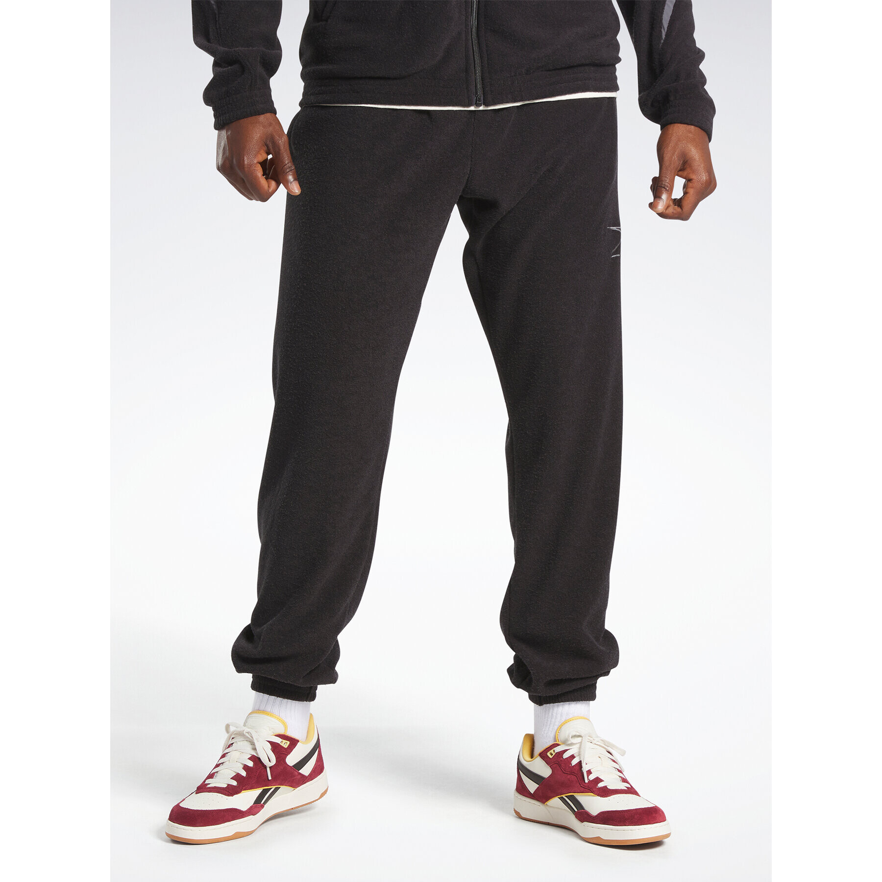 Reebok Долнище анцуг Basketball Court Top Joggers IA2426 Черен Regular Fit - Pepit.bg