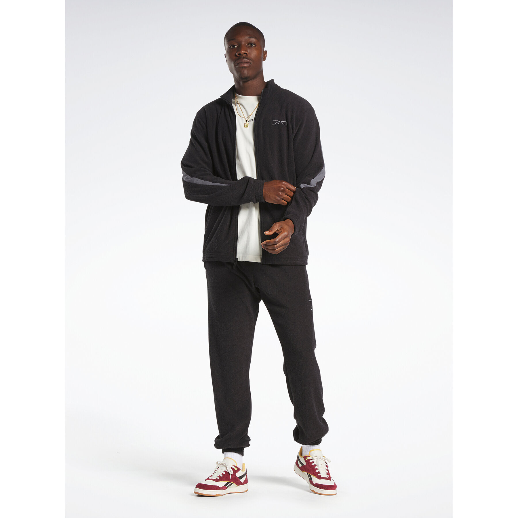 Reebok Долнище анцуг Basketball Court Top Joggers IA2426 Черен Regular Fit - Pepit.bg