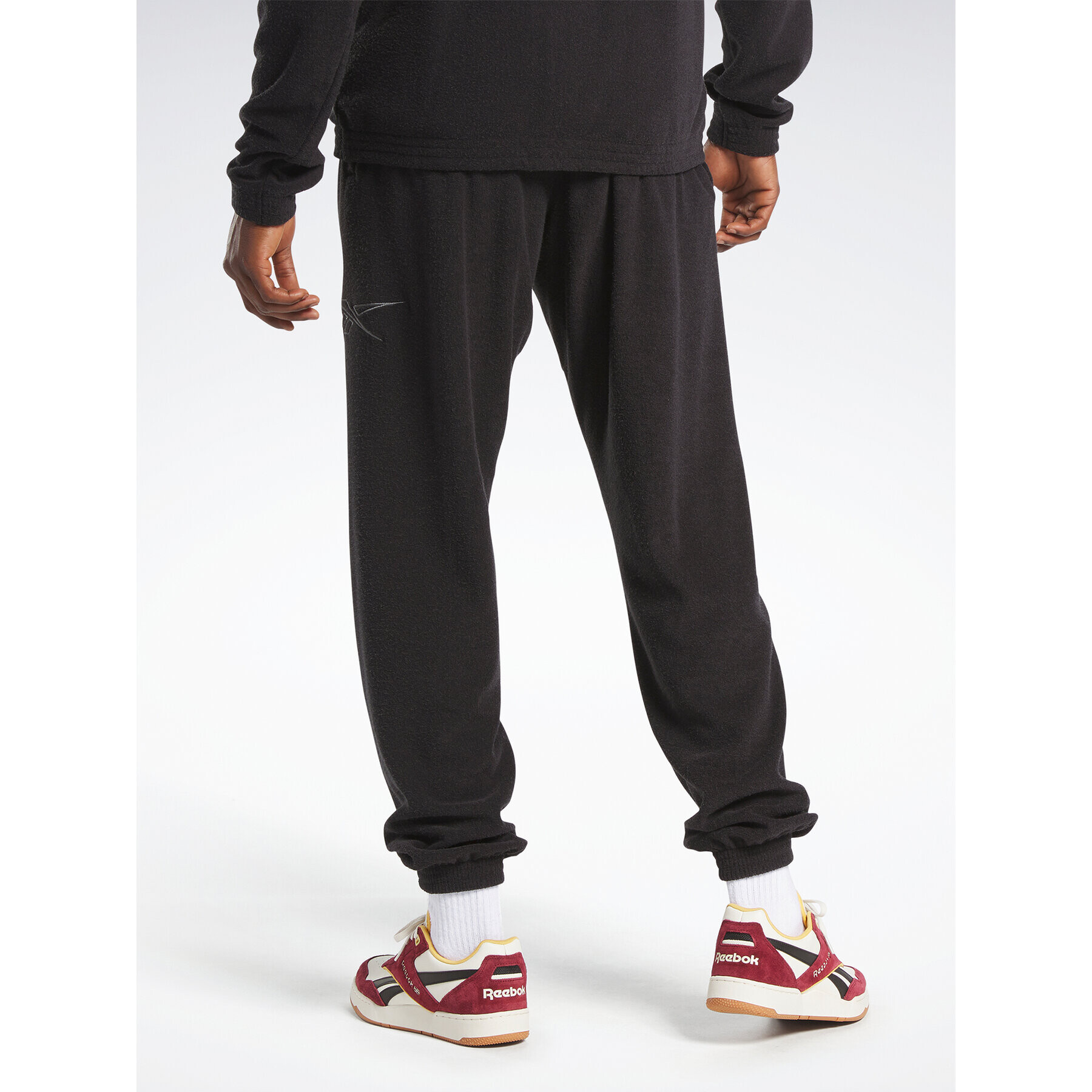 Reebok Долнище анцуг Basketball Court Top Joggers IA2426 Черен Regular Fit - Pepit.bg