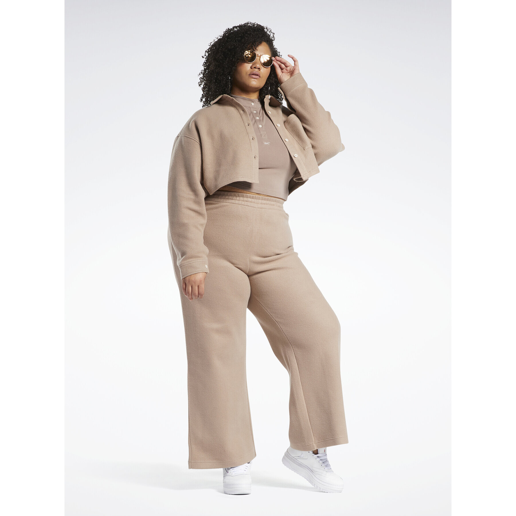 Reebok Долнище анцуг Classics Reverse Fleece Wide Leg Joggers (Plus Size) IB4453 Кафяв - Pepit.bg