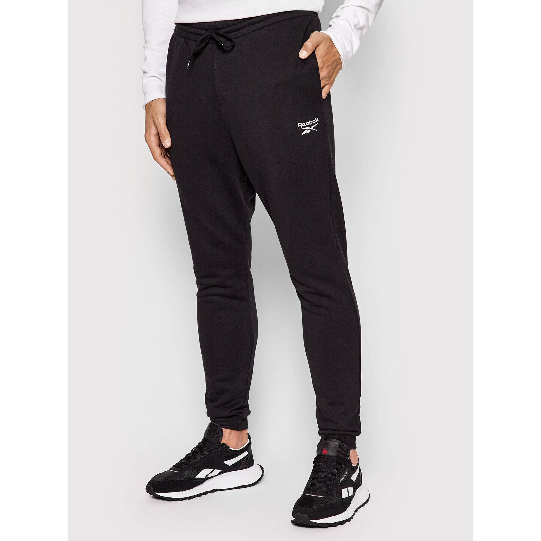 Reebok Долнище анцуг Training Essentials FP9141 Черен Regular Fit - Pepit.bg