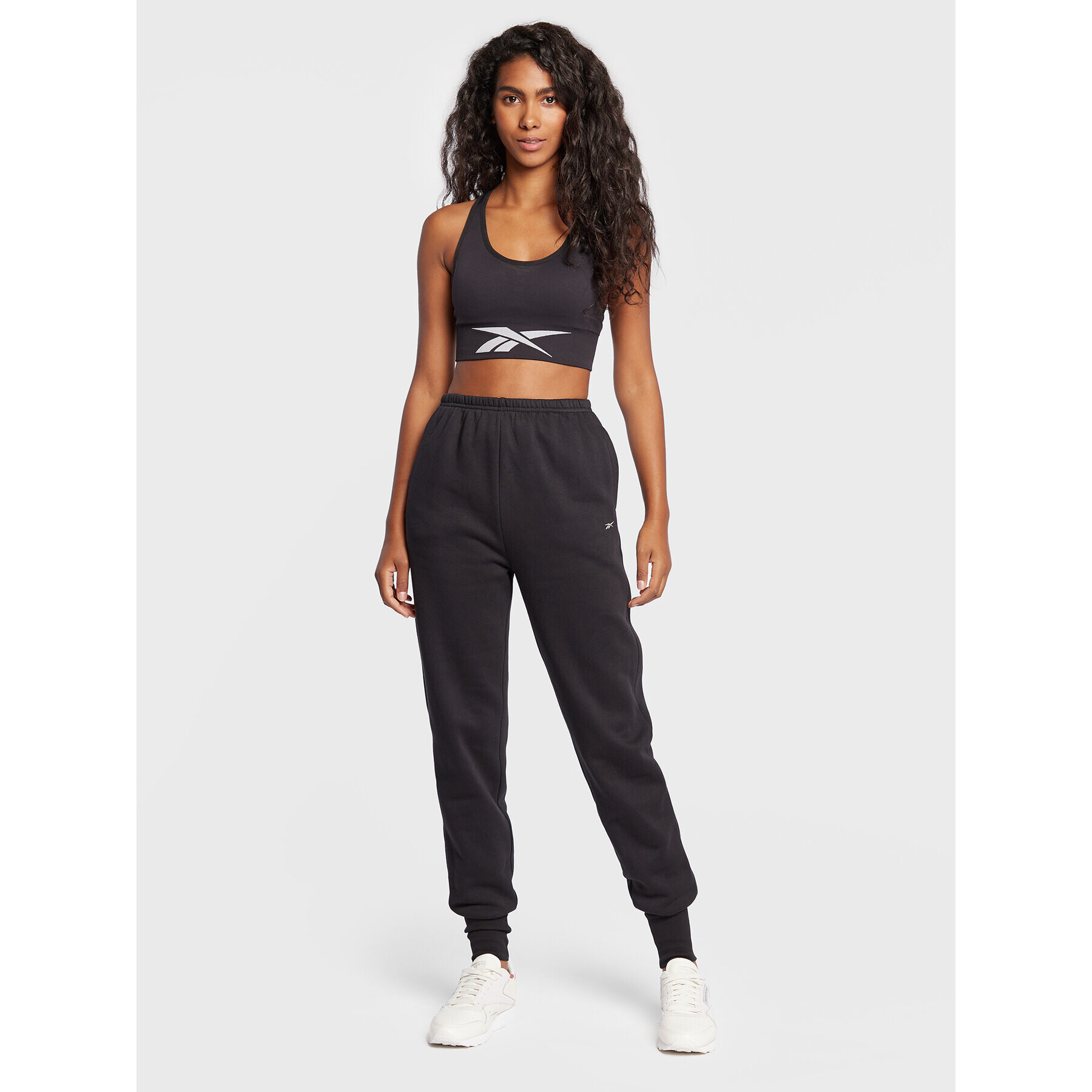 Reebok Долнище анцуг Classics HH9669 Черен Slim Fit - Pepit.bg