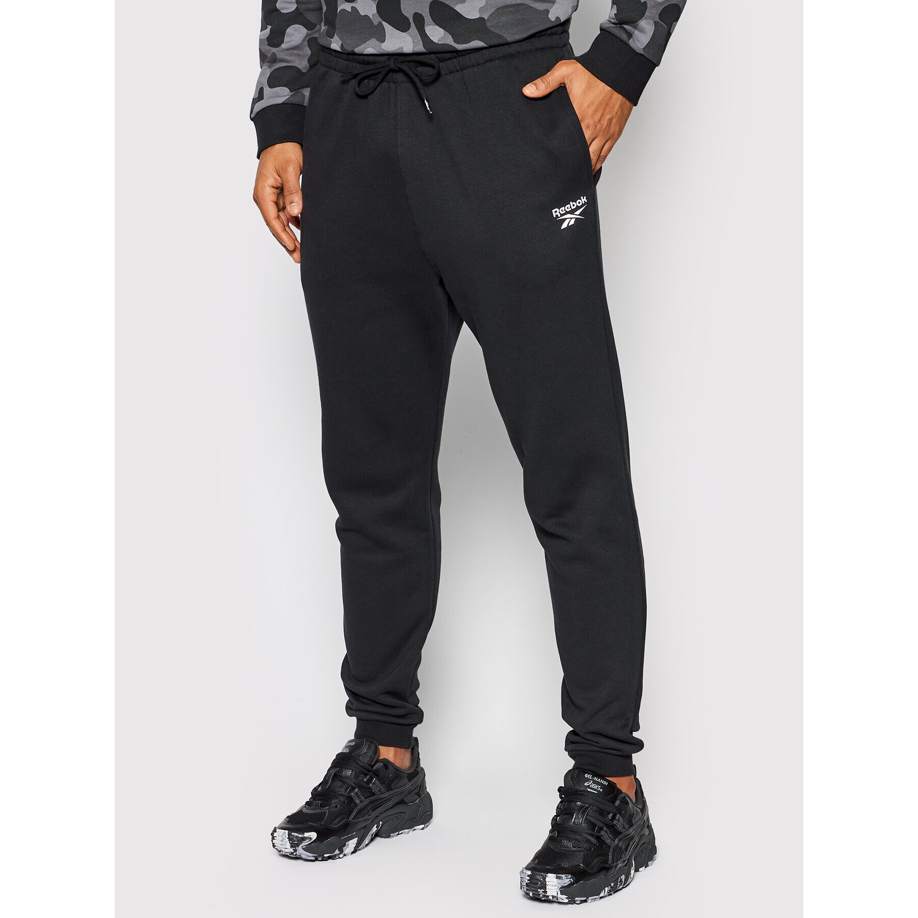 Reebok Долнище анцуг HG4456 Черен Regular Fit - Pepit.bg