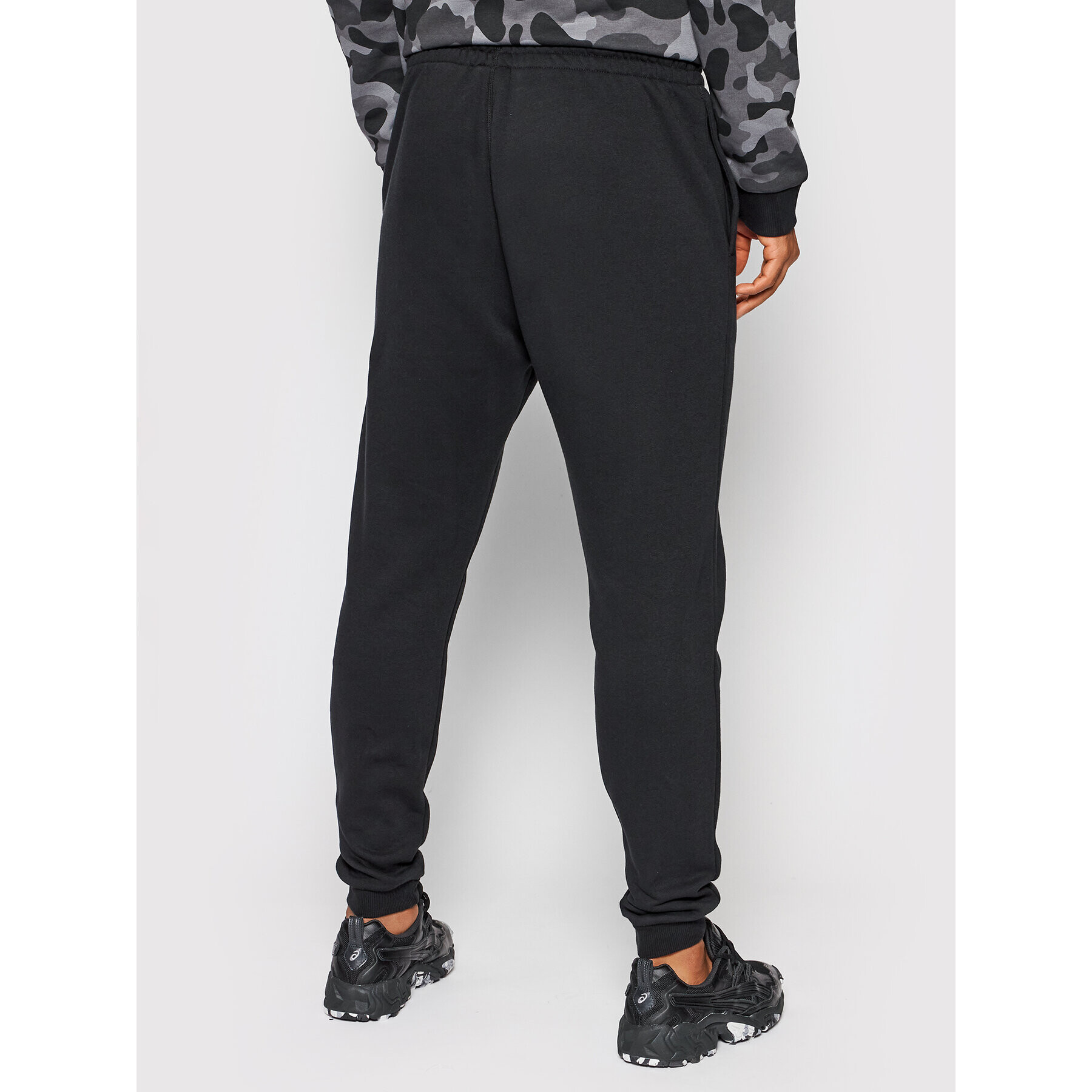 Reebok Долнище анцуг HG4456 Черен Regular Fit - Pepit.bg