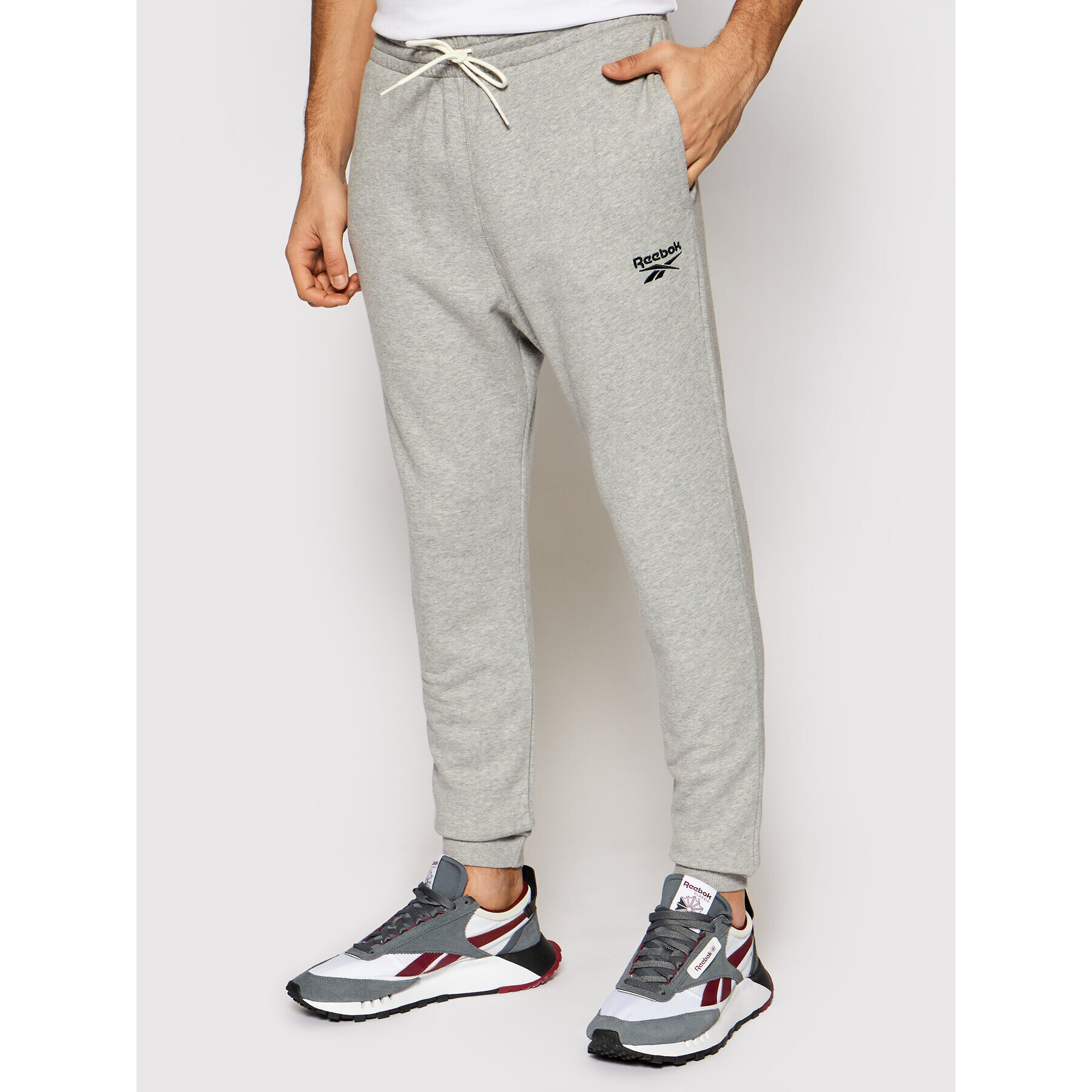 Reebok Долнище анцуг Identity GJ0633 Сив Regular Fit - Pepit.bg