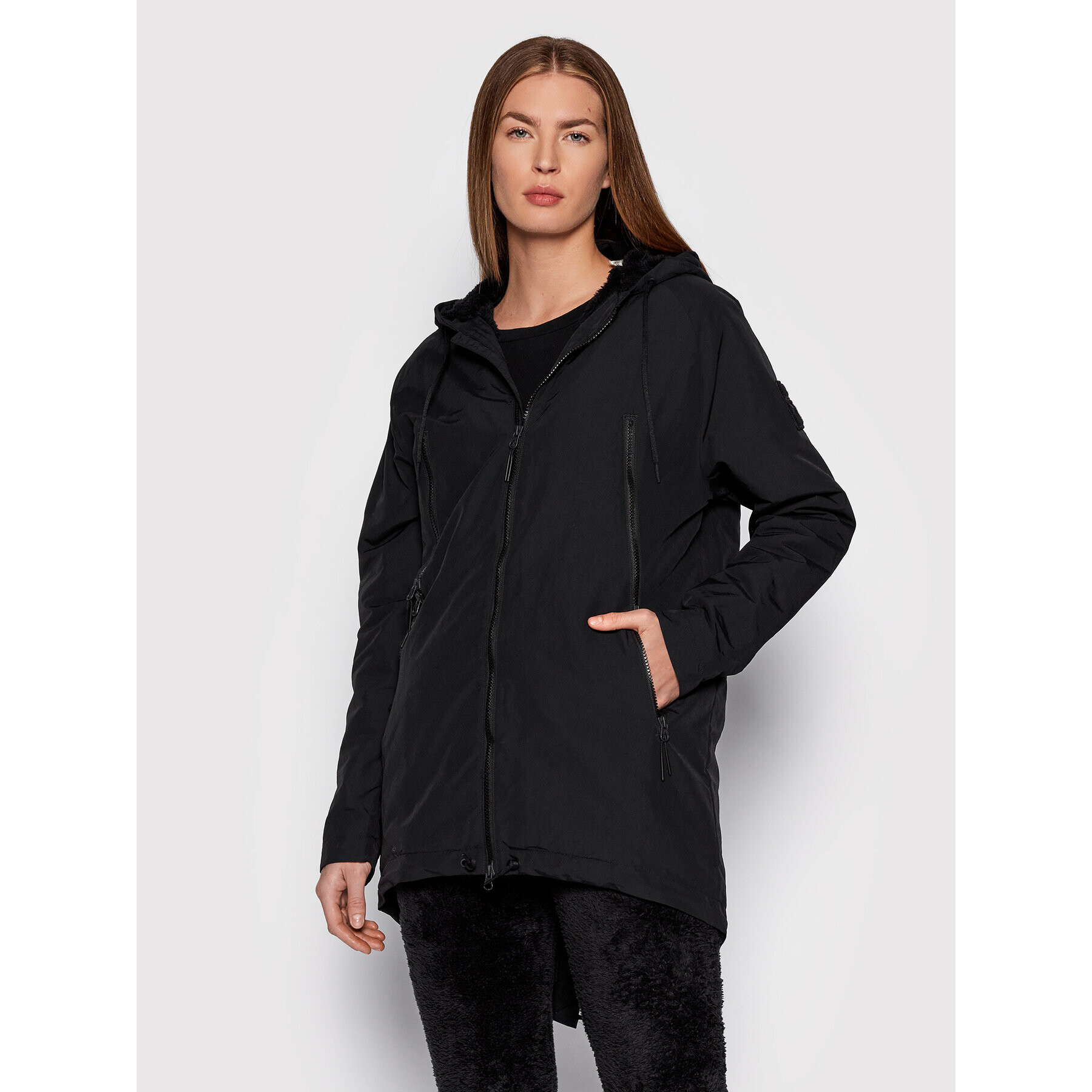 Reebok Парка Outerwear Urban GR8976 Черен Regular Fit - Pepit.bg