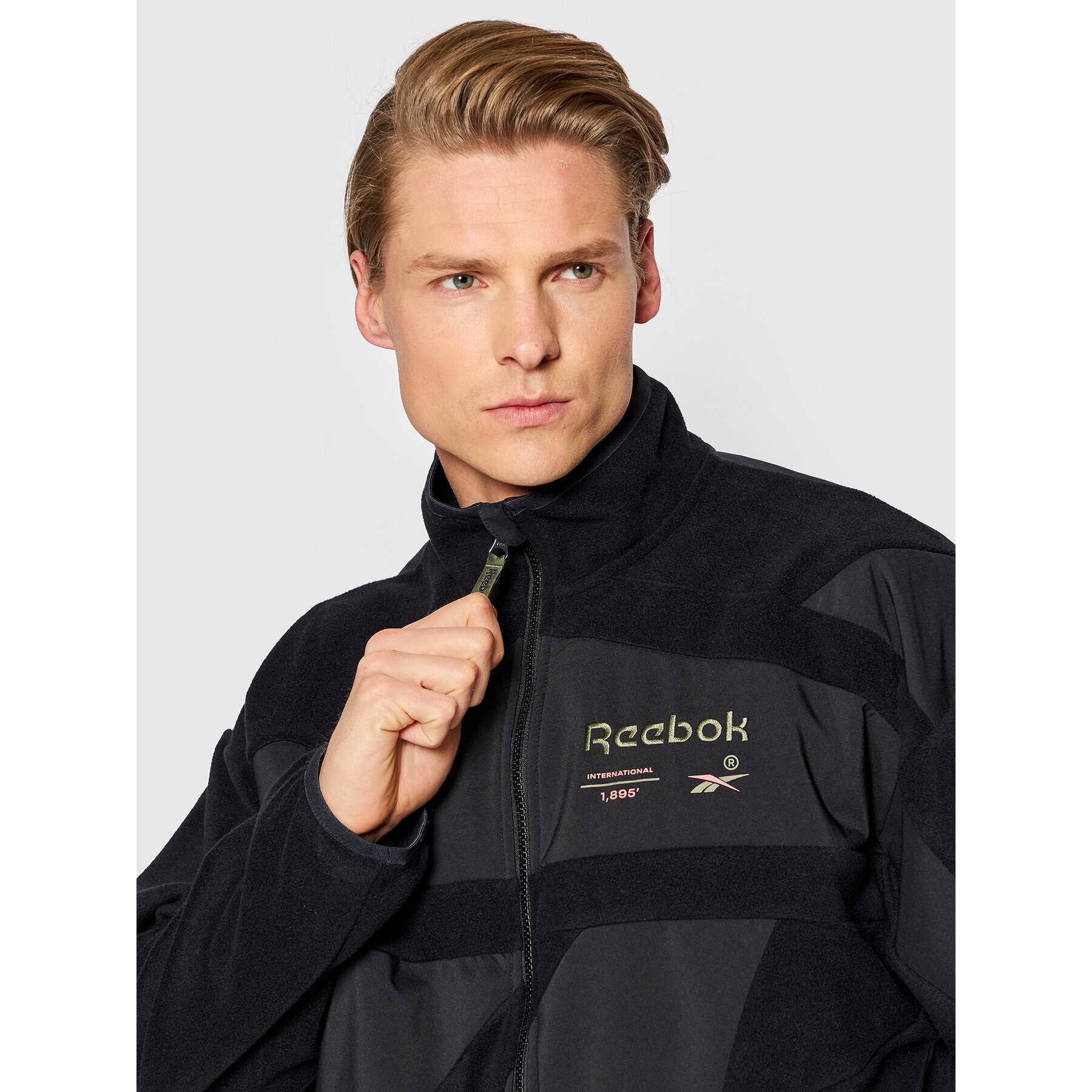 Reebok Полар Classics Vector HB5956 Черен Regular Fit - Pepit.bg