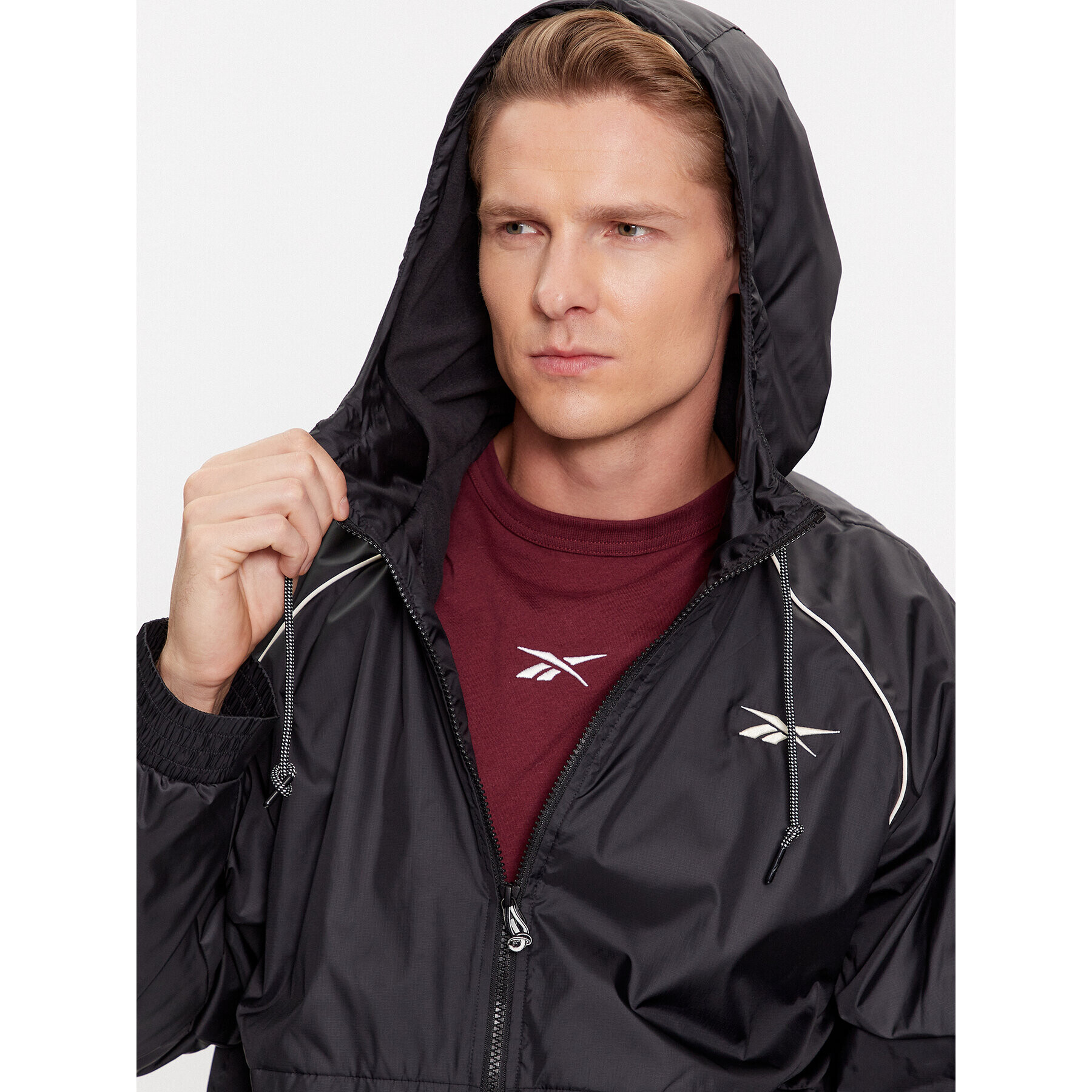 Reebok Преходно яке HI4488 Черен Regular Fit - Pepit.bg