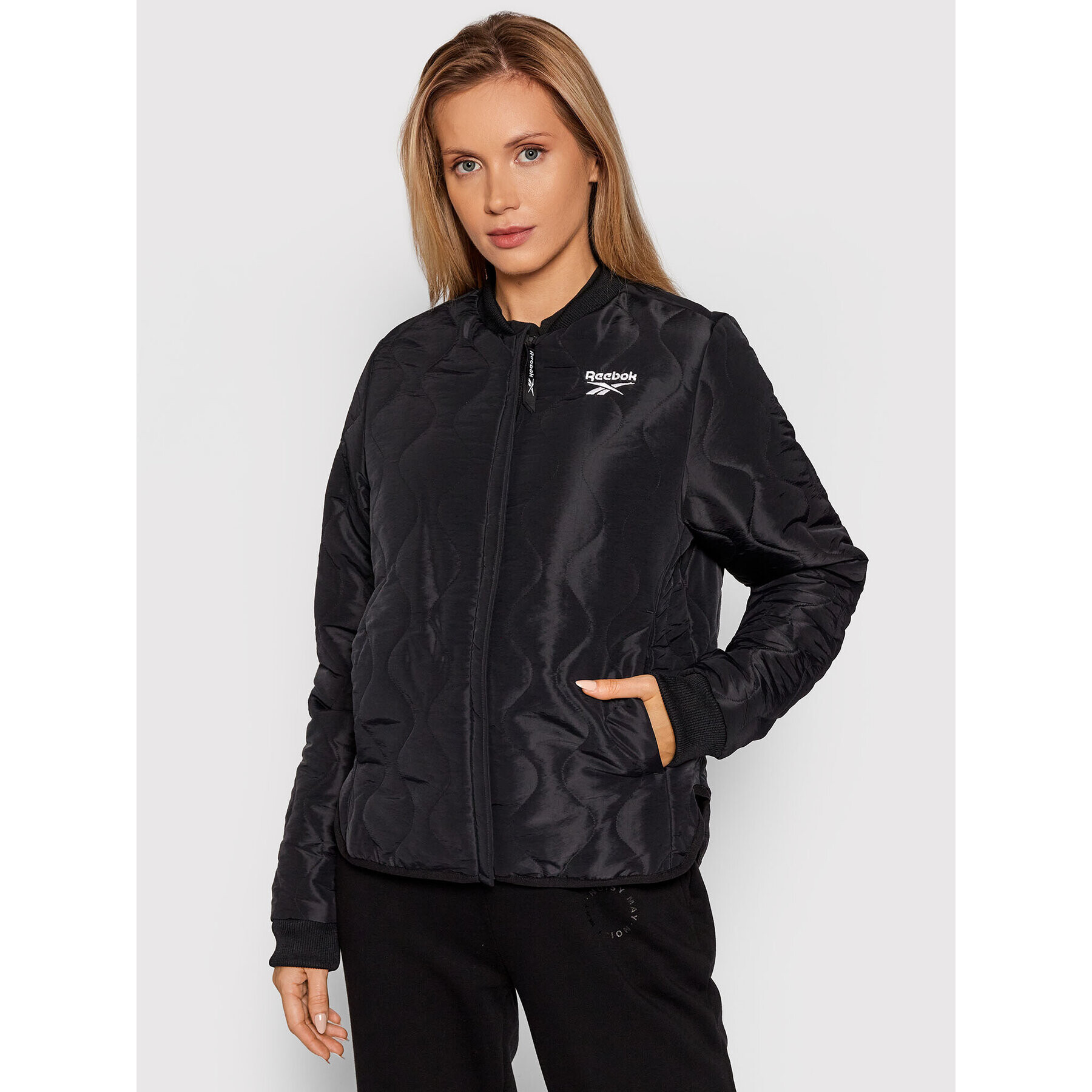 Reebok Пухено яке Outerwear Core GU5773 Черен Regular Fit - Pepit.bg