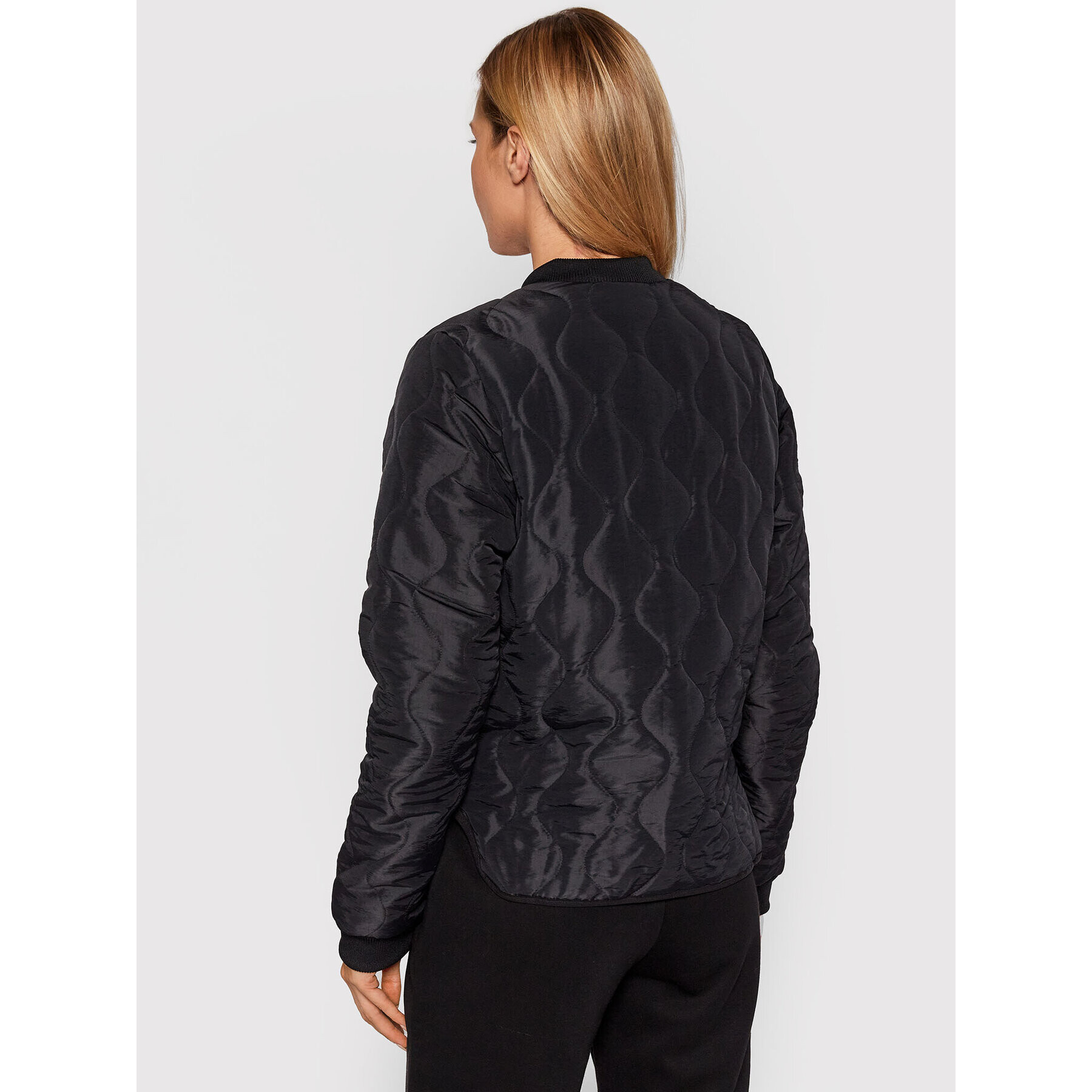 Reebok Пухено яке Outerwear Core GU5773 Черен Regular Fit - Pepit.bg