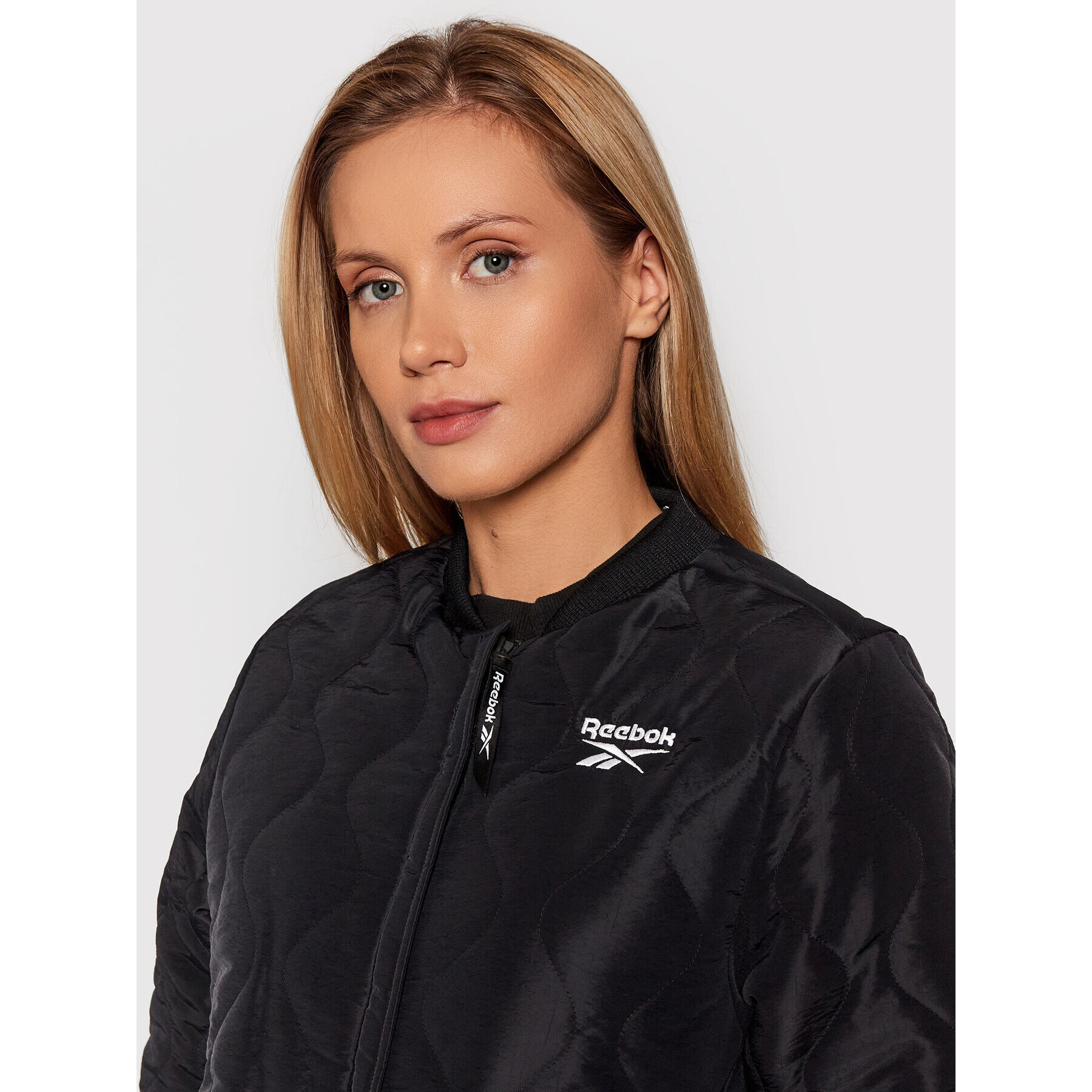 Reebok Пухено яке Outerwear Core GU5773 Черен Regular Fit - Pepit.bg