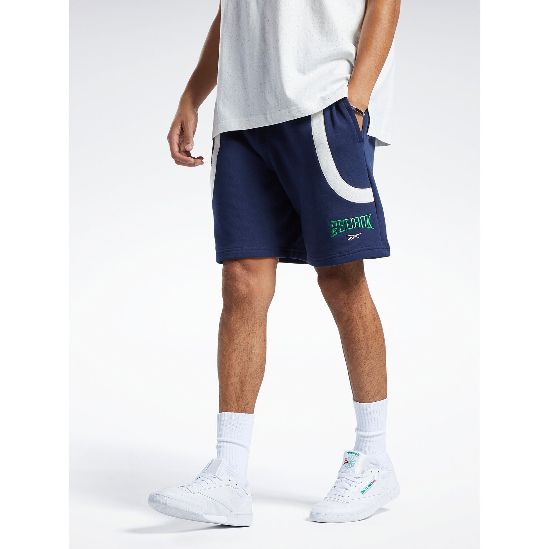 Reebok Спортни шорти Classics Varsity Shorts HS9180 Син - Pepit.bg