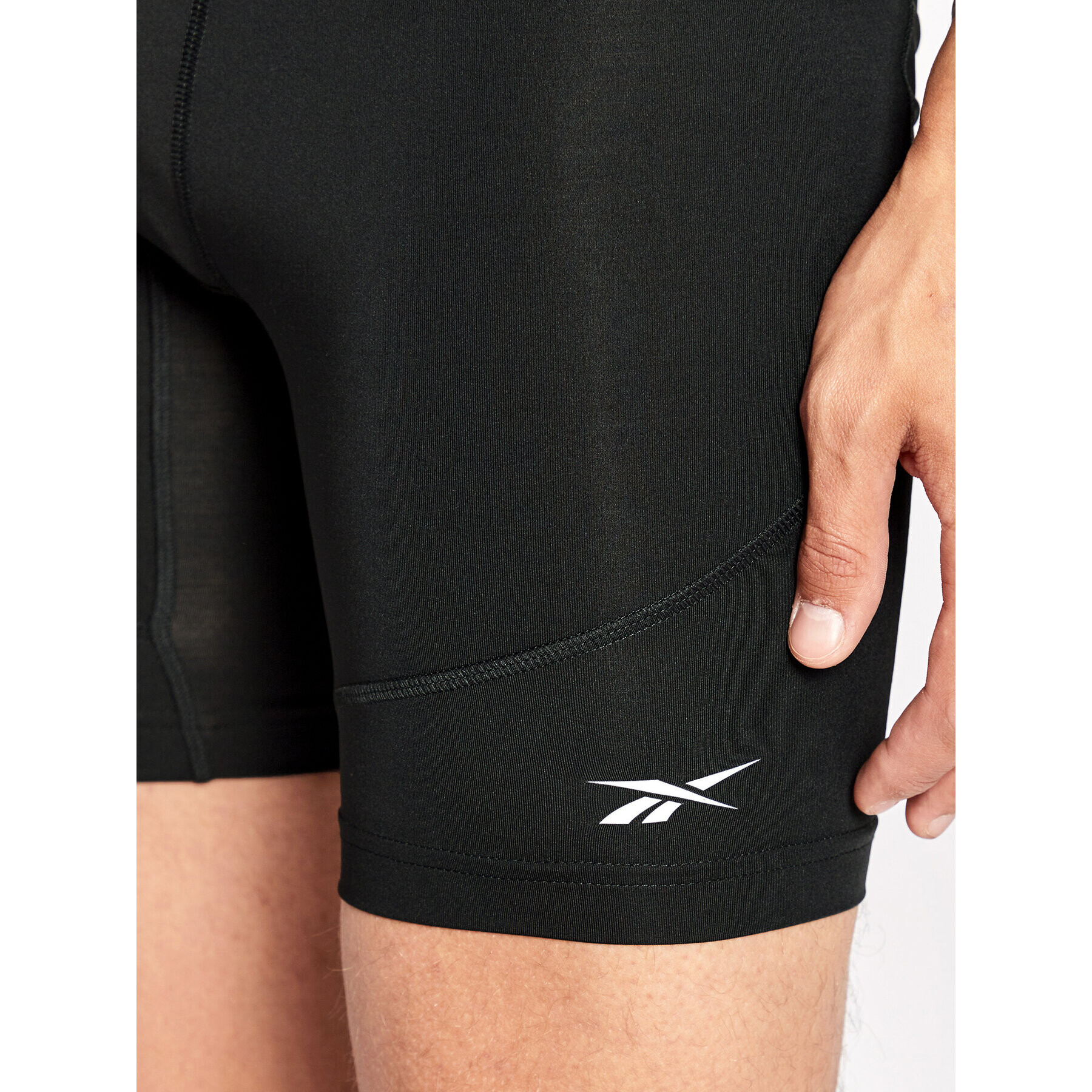 Reebok Спортни шорти Compression HG6380 Черен Slim Fit - Pepit.bg