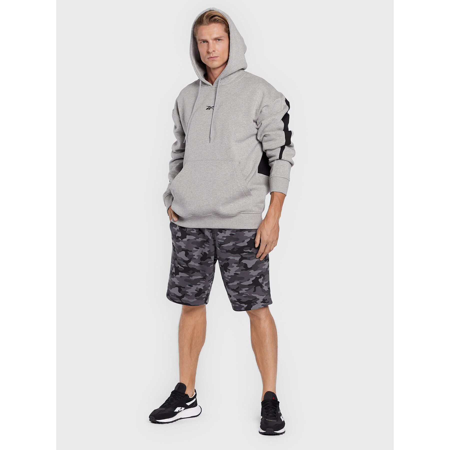 Reebok Спортни шорти Identity Camo HM7255 Сив Classic Fit - Pepit.bg