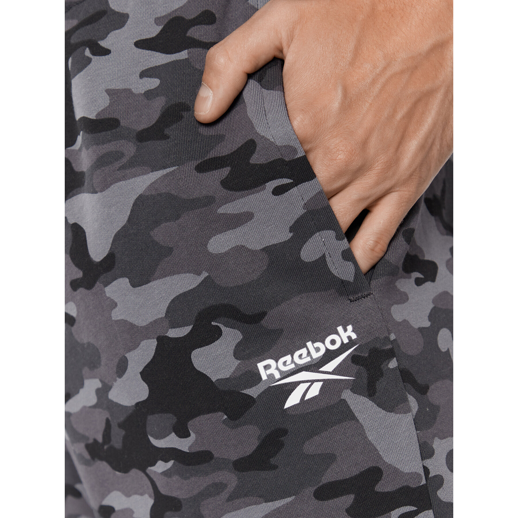 Reebok Спортни шорти Identity Camo HM7255 Сив Classic Fit - Pepit.bg