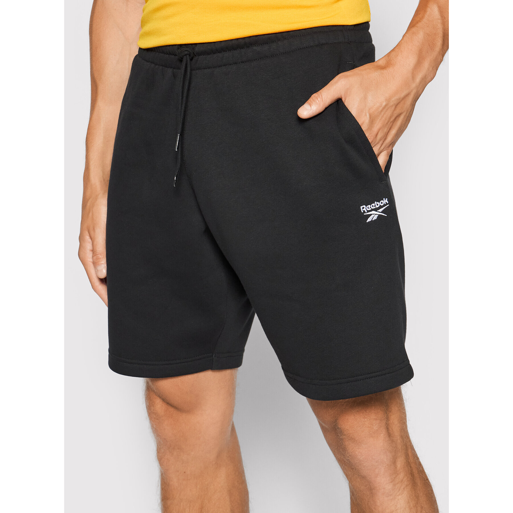 Reebok Спортни шорти Identity GT5803 Черен Regular Fit - Pepit.bg