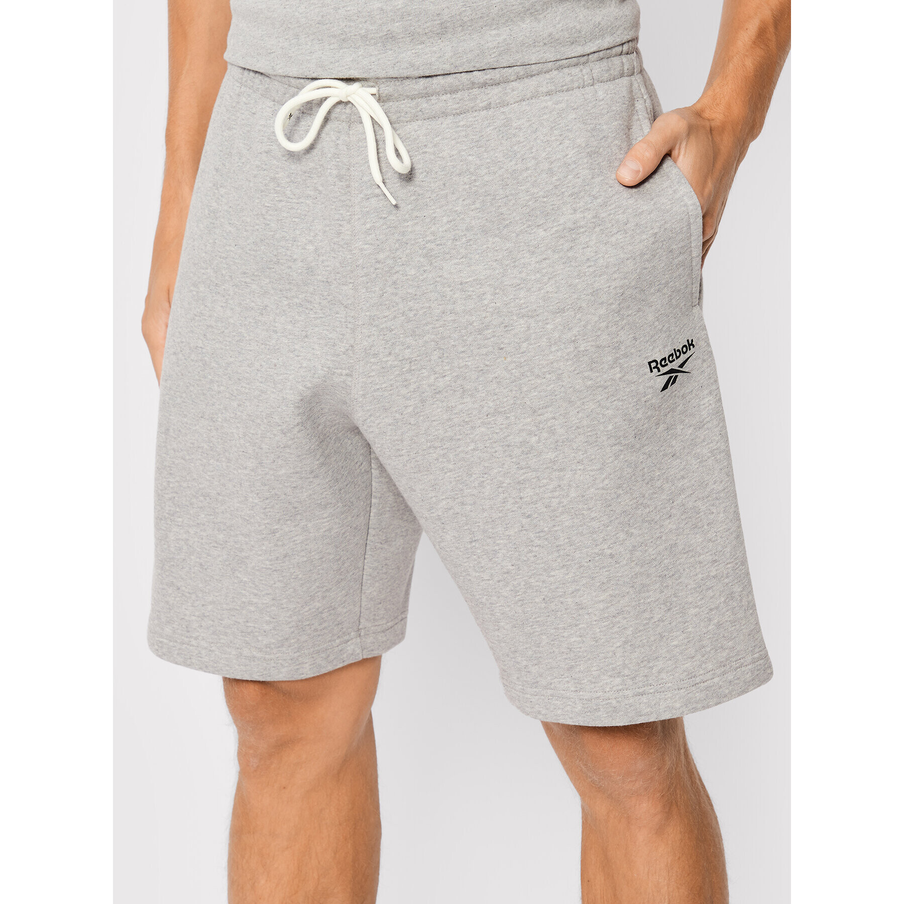 Reebok Спортни шорти Identity HS7113 Сив Slim Fit - Pepit.bg
