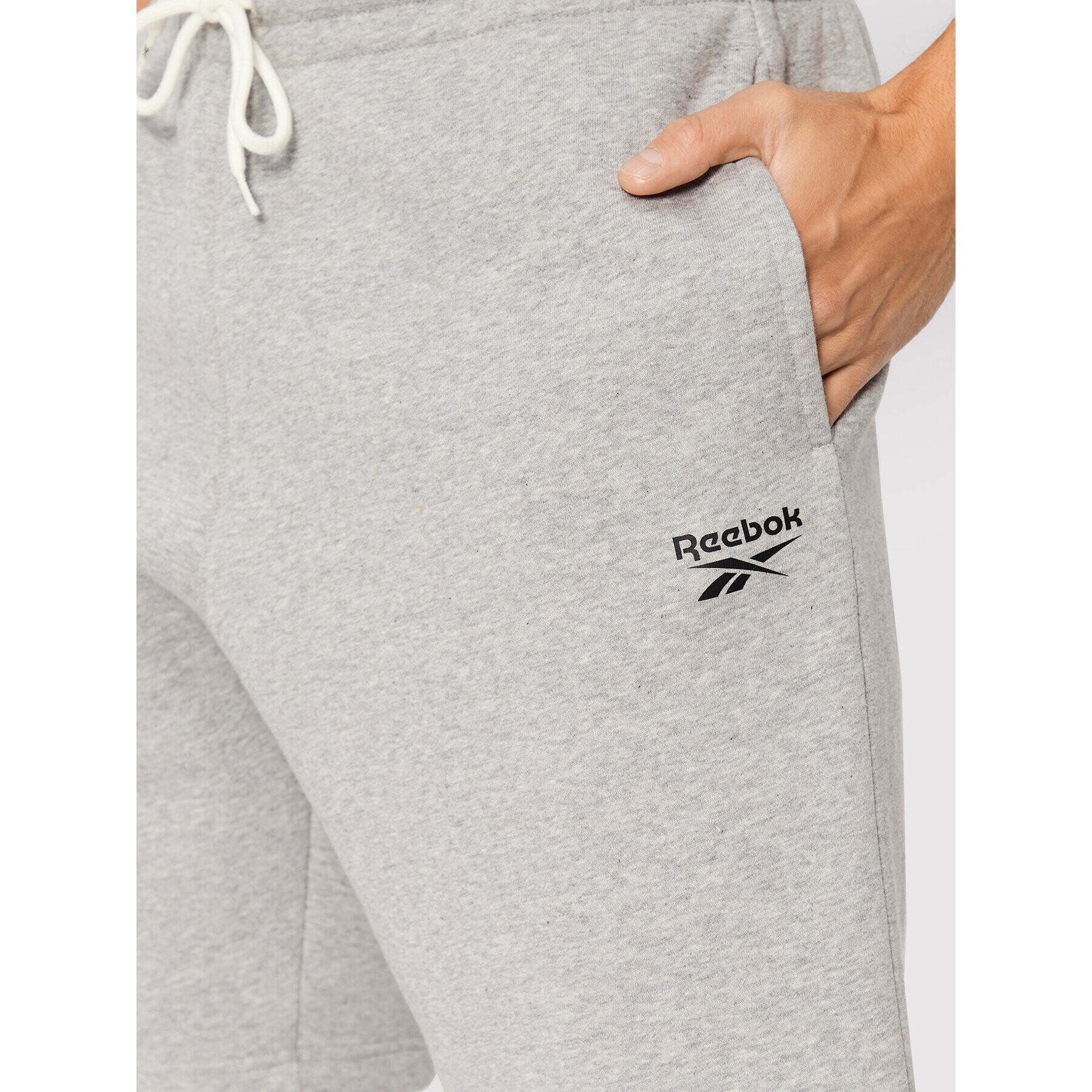Reebok Спортни шорти Identity HS7113 Сив Slim Fit - Pepit.bg