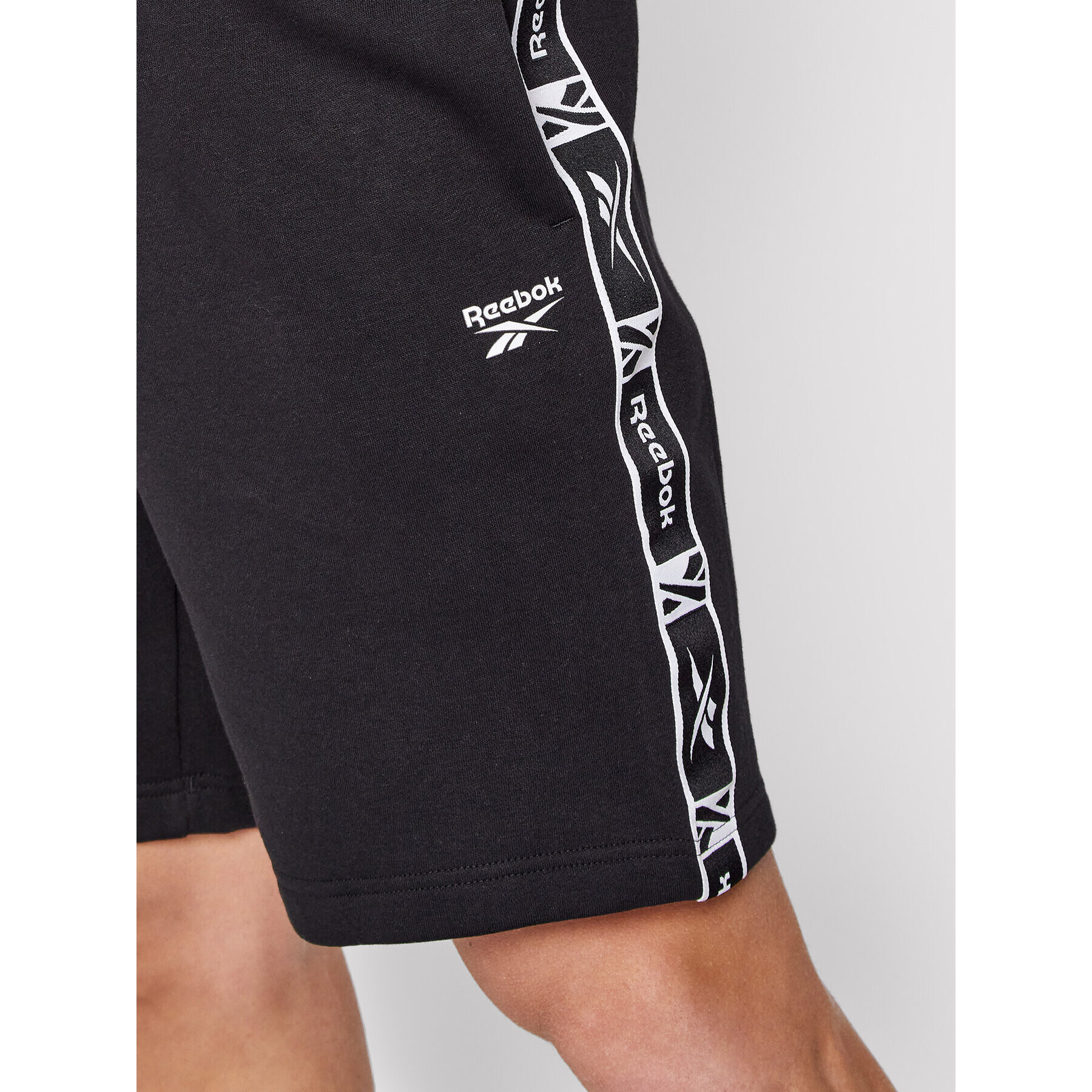 Reebok Спортни шорти Identity Tape HB5979 Черен Regular Fit - Pepit.bg