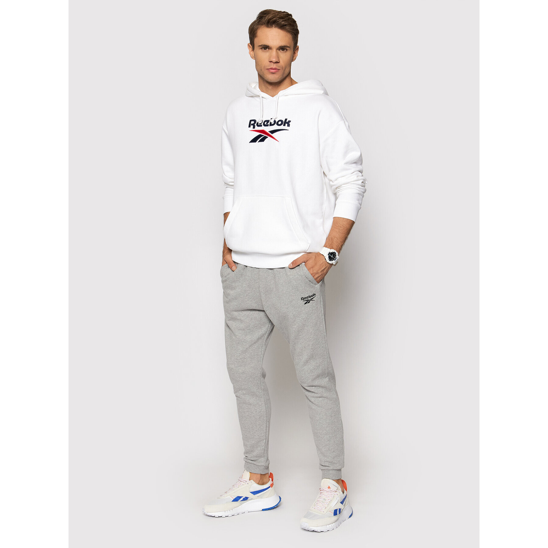 Reebok Суитшърт Classics Foundation Vector GS9149 Бял Oversize - Pepit.bg